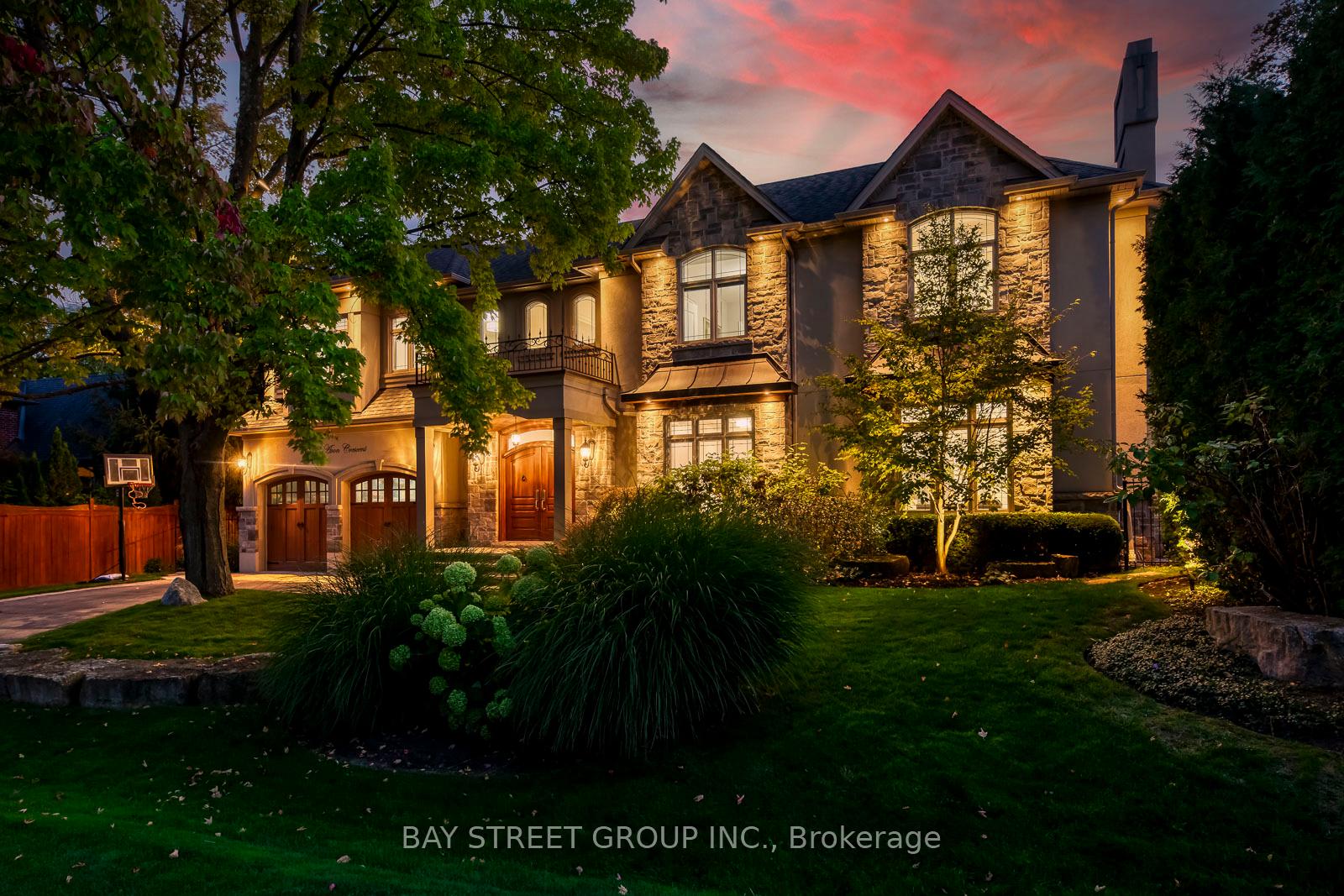 Photo 4 of 452 Avon Crescent, Oakville, Morrison — HOMEH