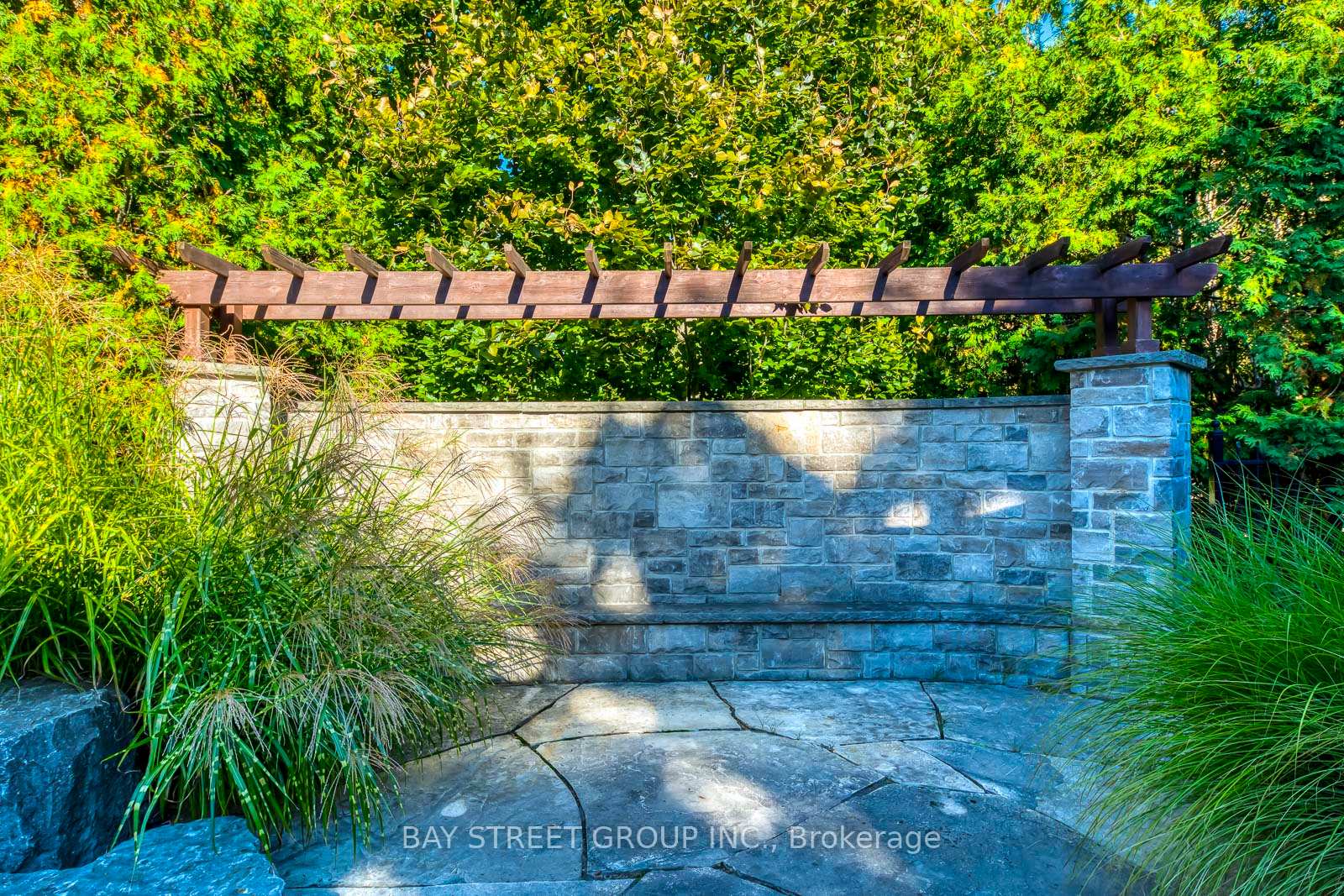 Photo 6 of 452 Avon Crescent, Oakville, Morrison — HOMEH