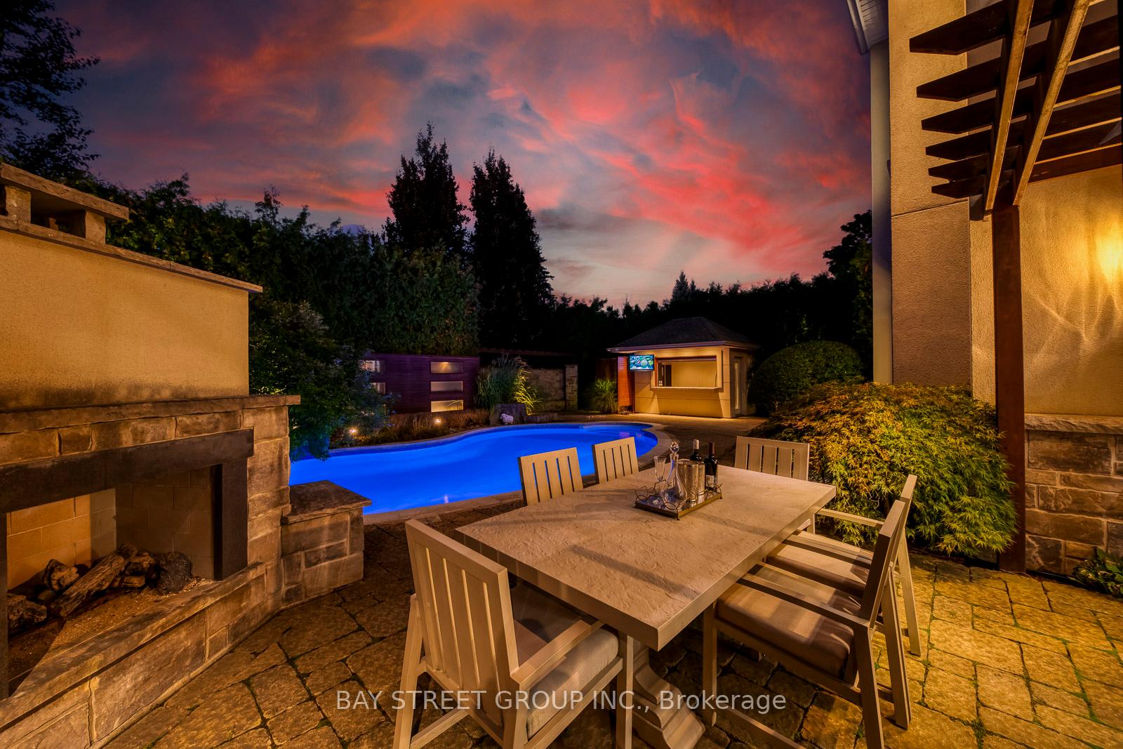 Photo 9 of 452 Avon Crescent, Oakville, Morrison — HOMEH
