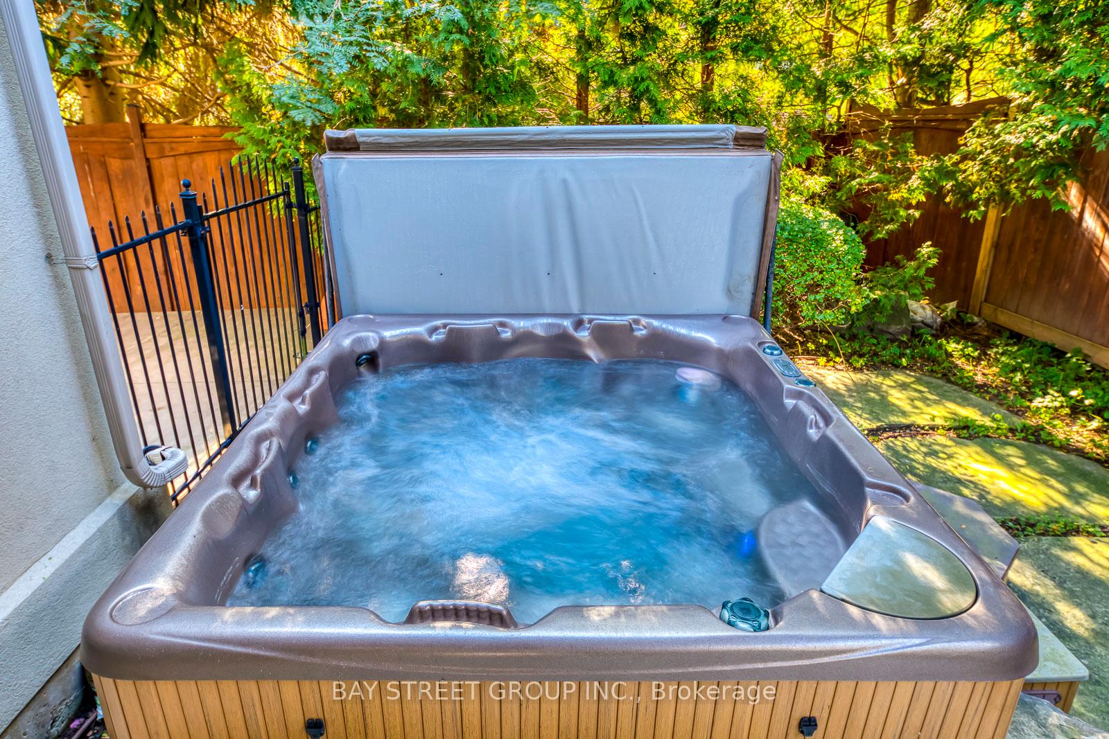 Photo 11 of 452 Avon Crescent, Oakville, Morrison — HOMEH