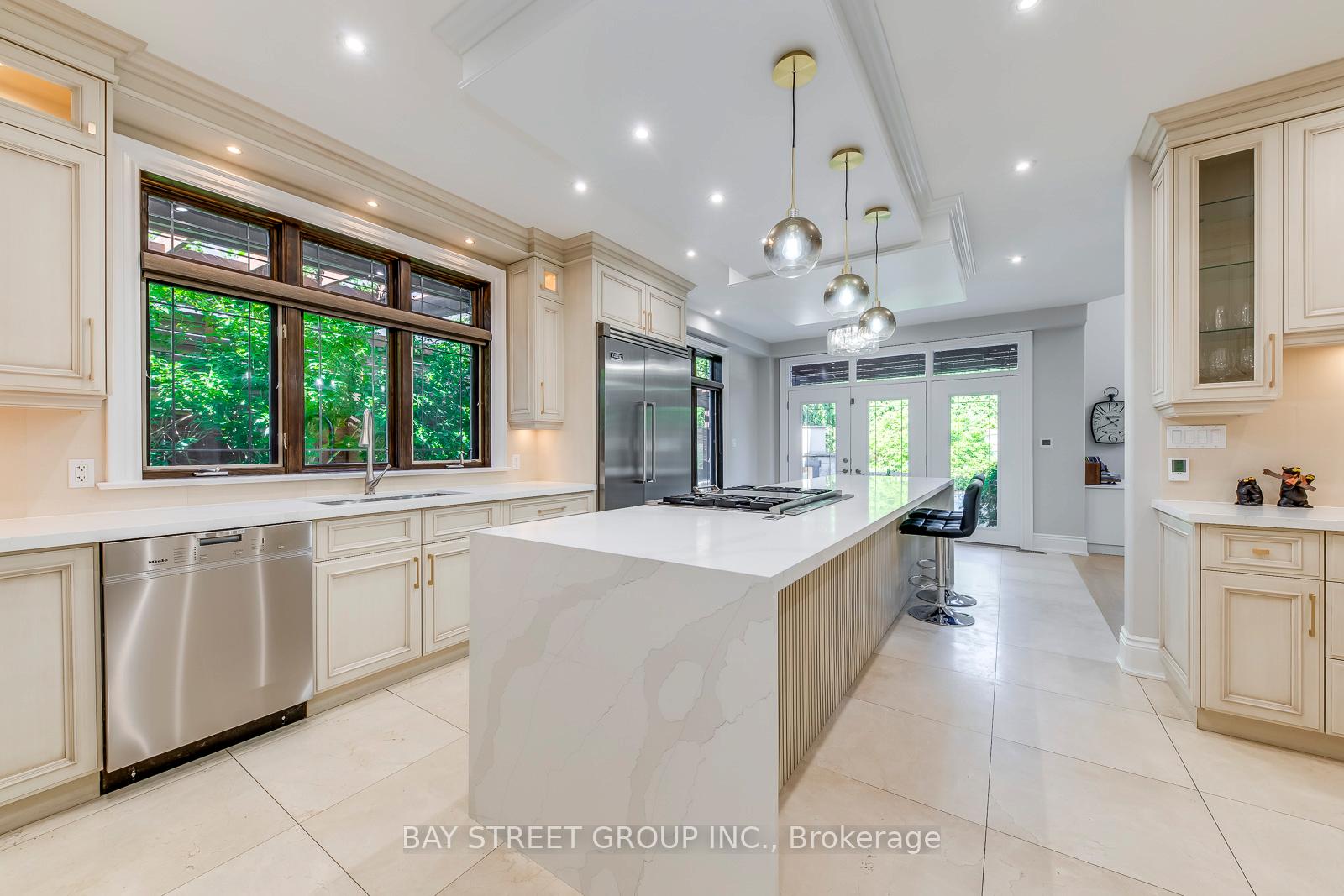 Photo 18 of 452 Avon Crescent, Oakville, Morrison — HOMEH