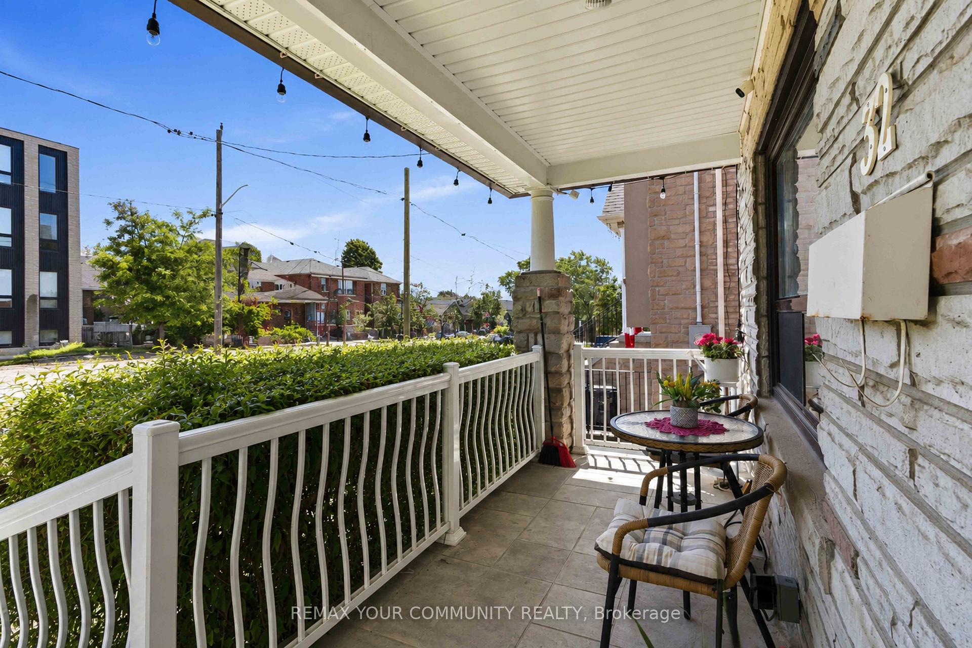 Photo 3 of 32 Kirknewton Road, Toronto, Caledonia-Fairbank — HOMEH