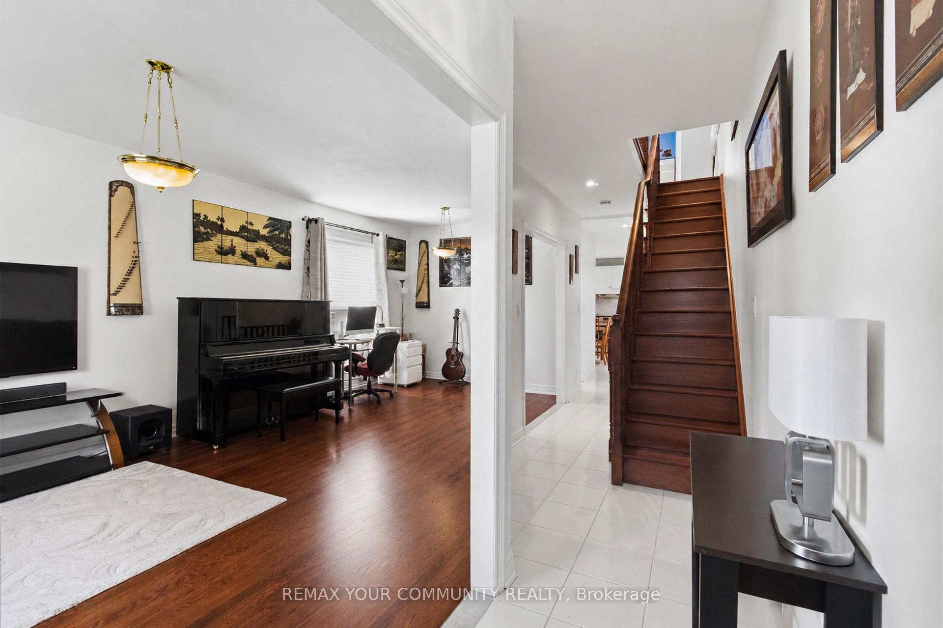Photo 4 of 32 Kirknewton Road, Toronto, Caledonia-Fairbank — HOMEH