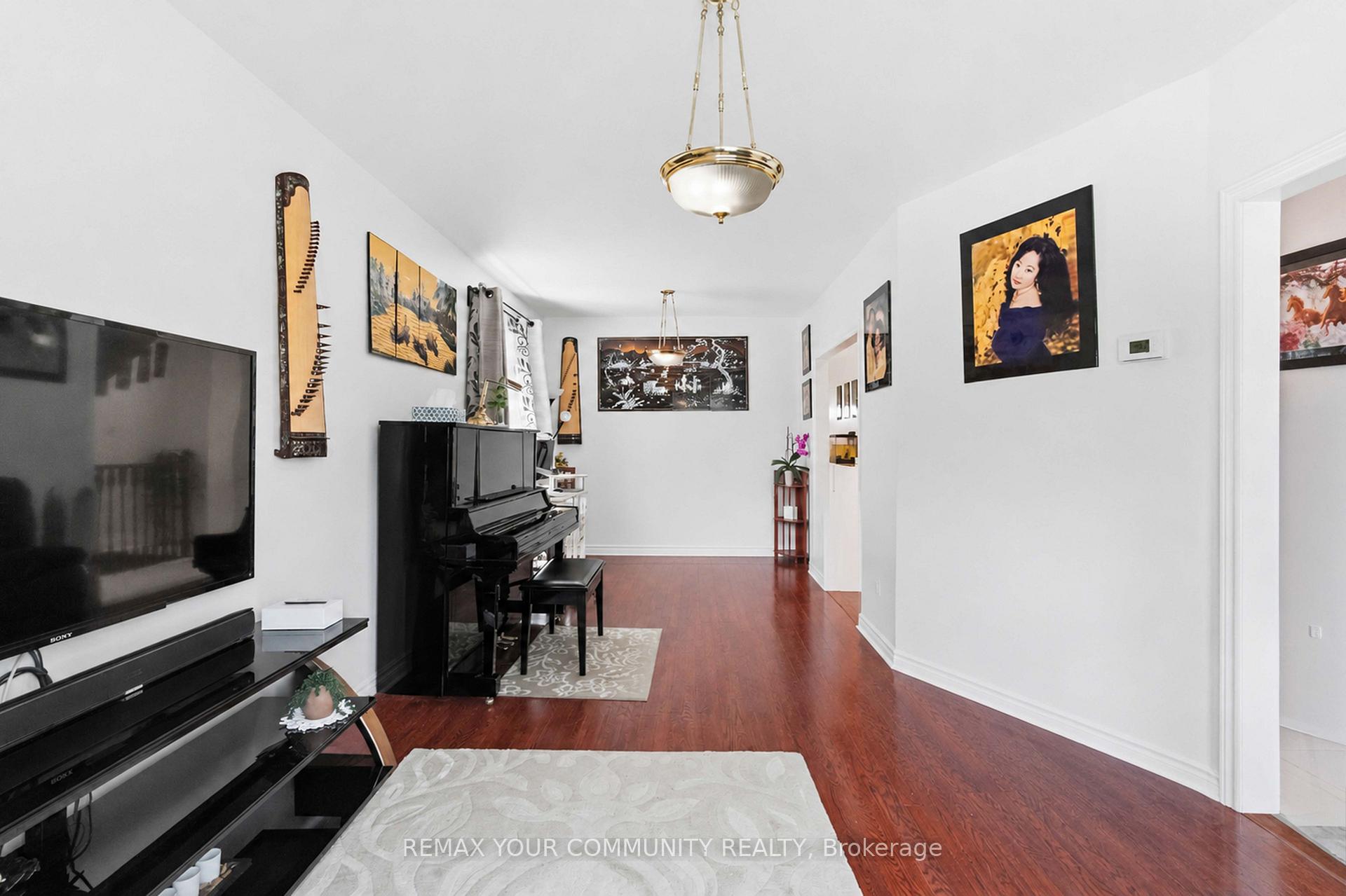 Photo 5 of 32 Kirknewton Road, Toronto, Caledonia-Fairbank — HOMEH