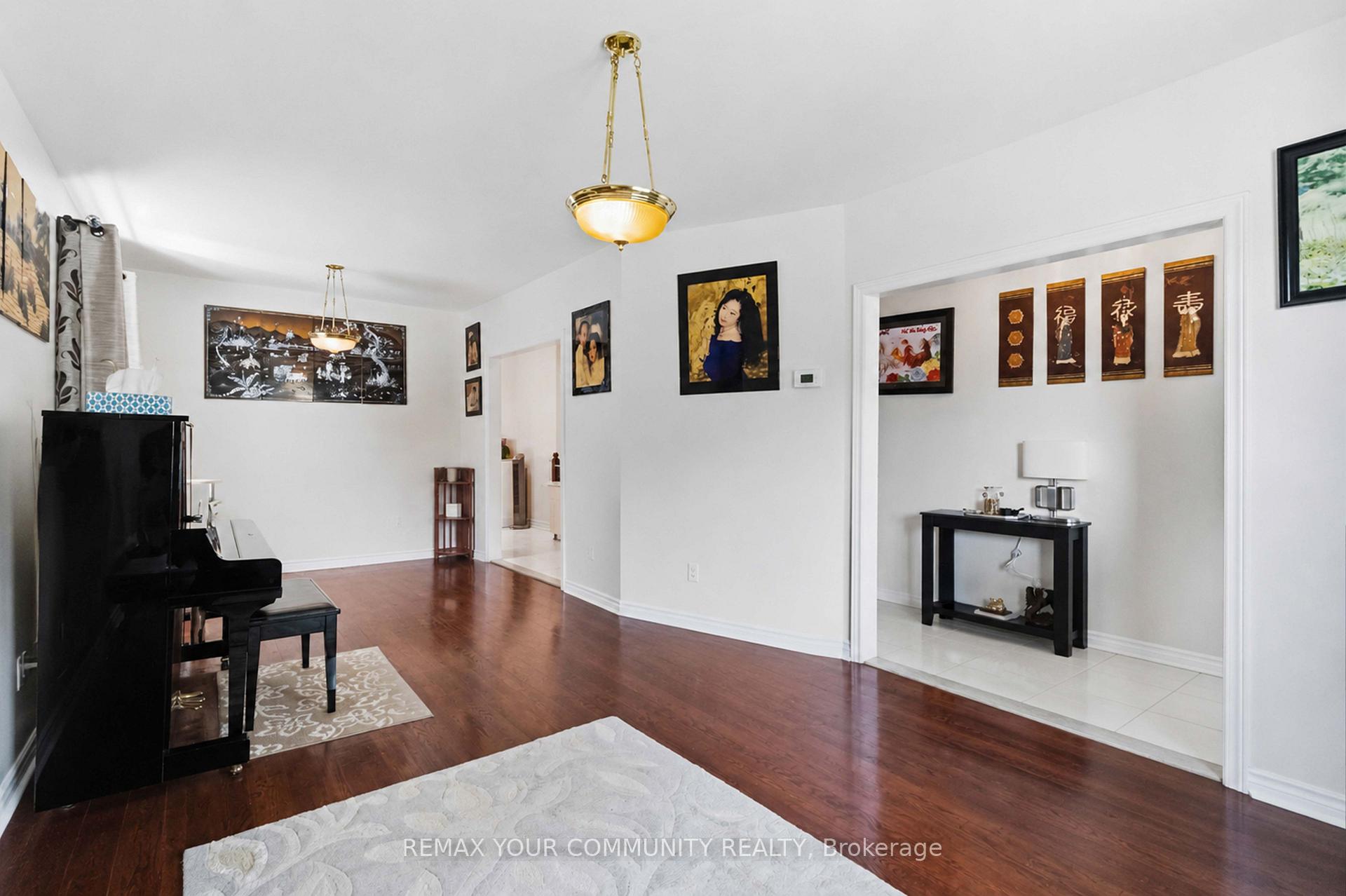Photo 6 of 32 Kirknewton Road, Toronto, Caledonia-Fairbank — HOMEH