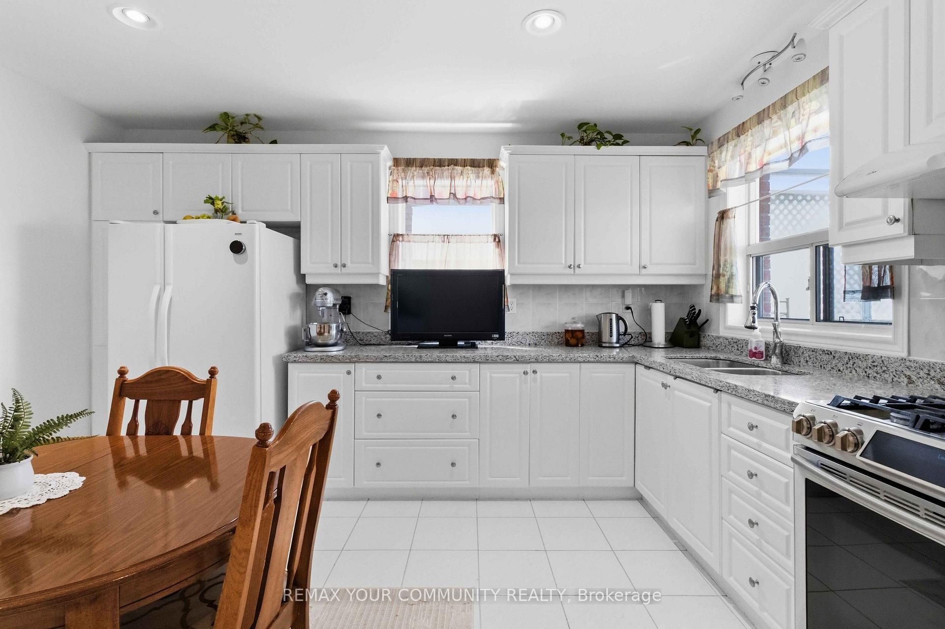 Photo 7 of 32 Kirknewton Road, Toronto, Caledonia-Fairbank — HOMEH