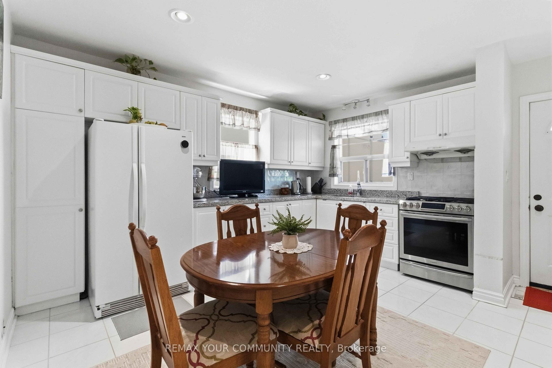 Photo 9 of 32 Kirknewton Road, Toronto, Caledonia-Fairbank — HOMEH