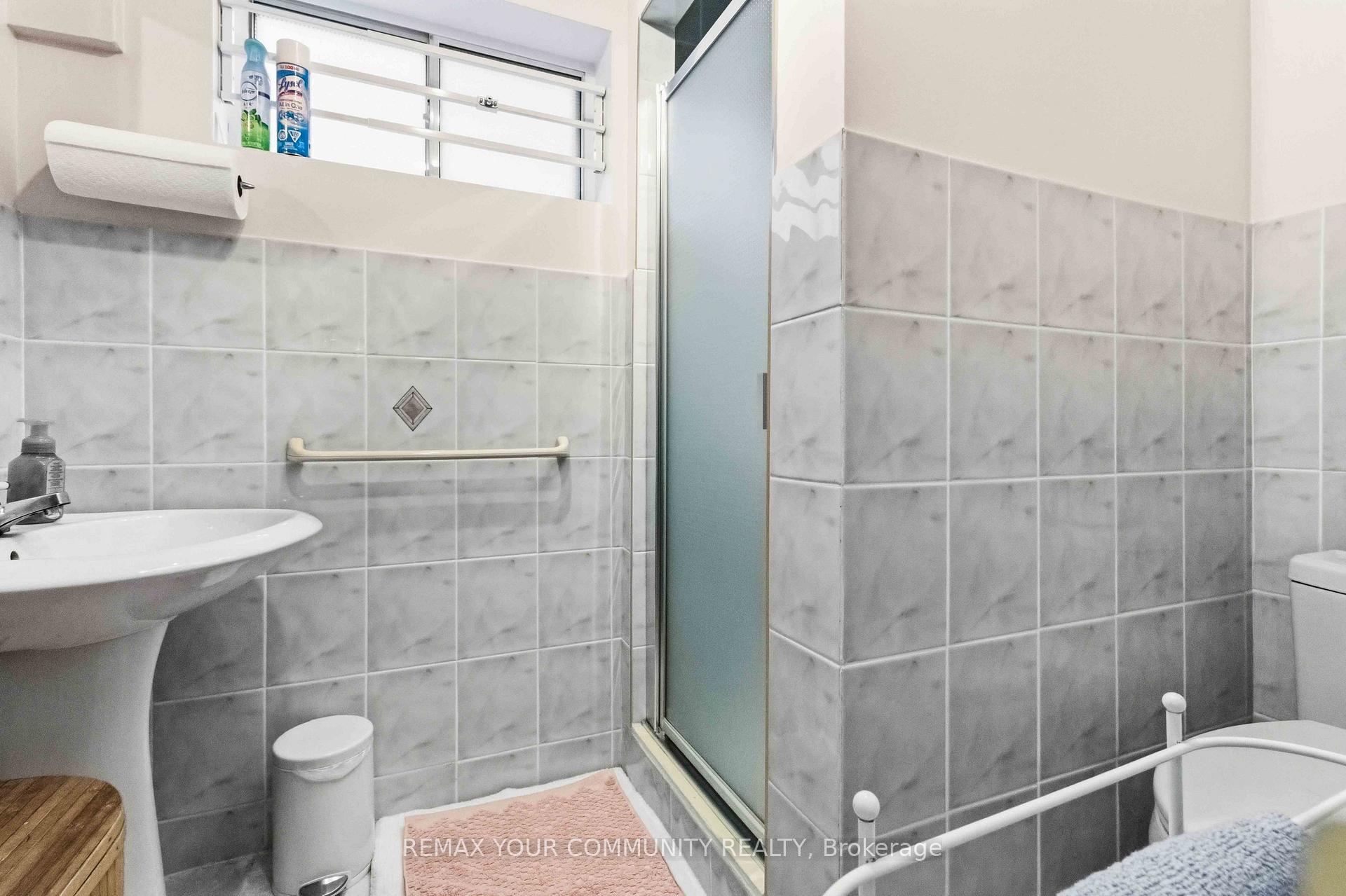Photo 11 of 32 Kirknewton Road, Toronto, Caledonia-Fairbank — HOMEH
