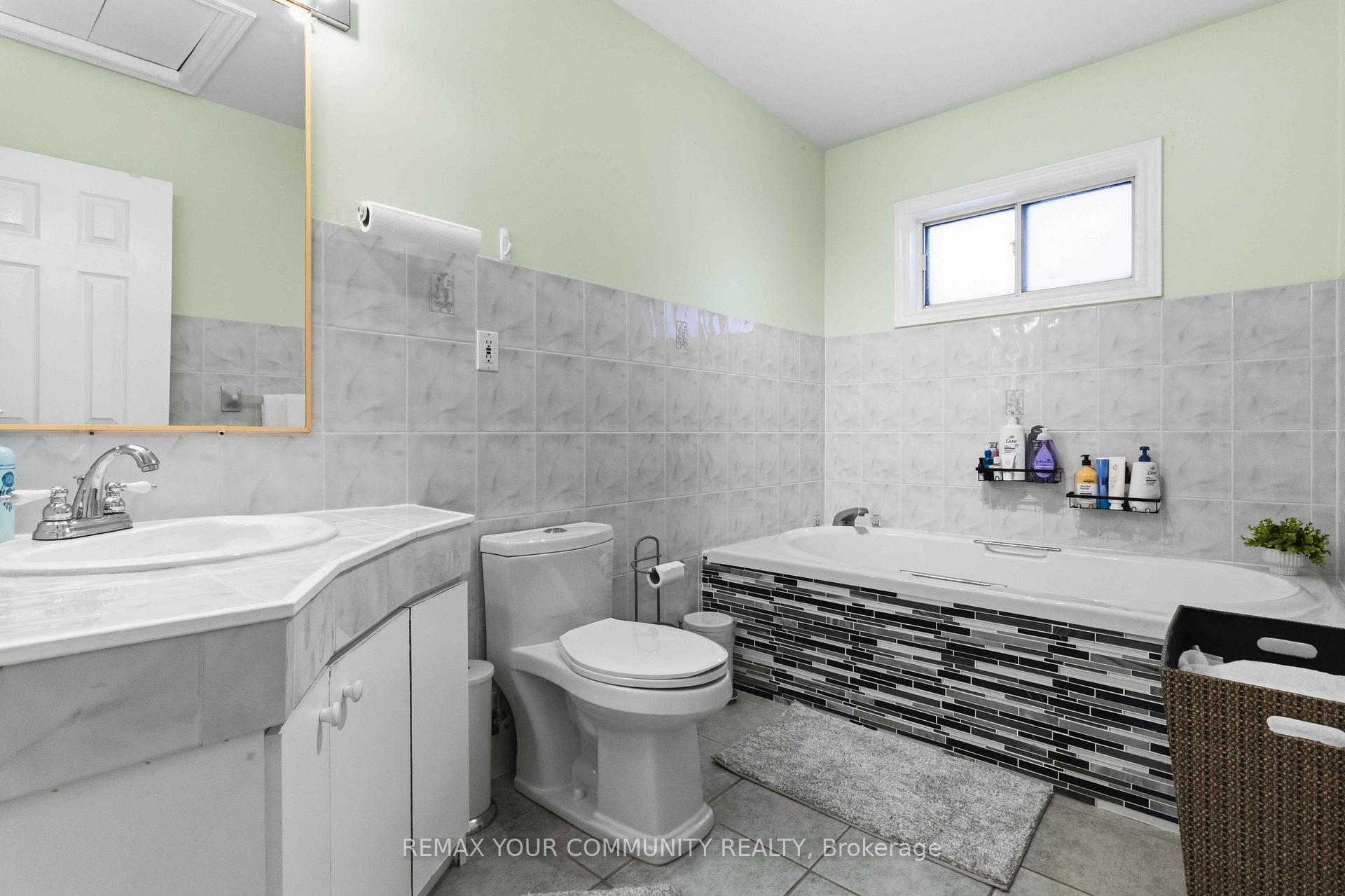 Photo 18 of 32 Kirknewton Road, Toronto, Caledonia-Fairbank — HOMEH