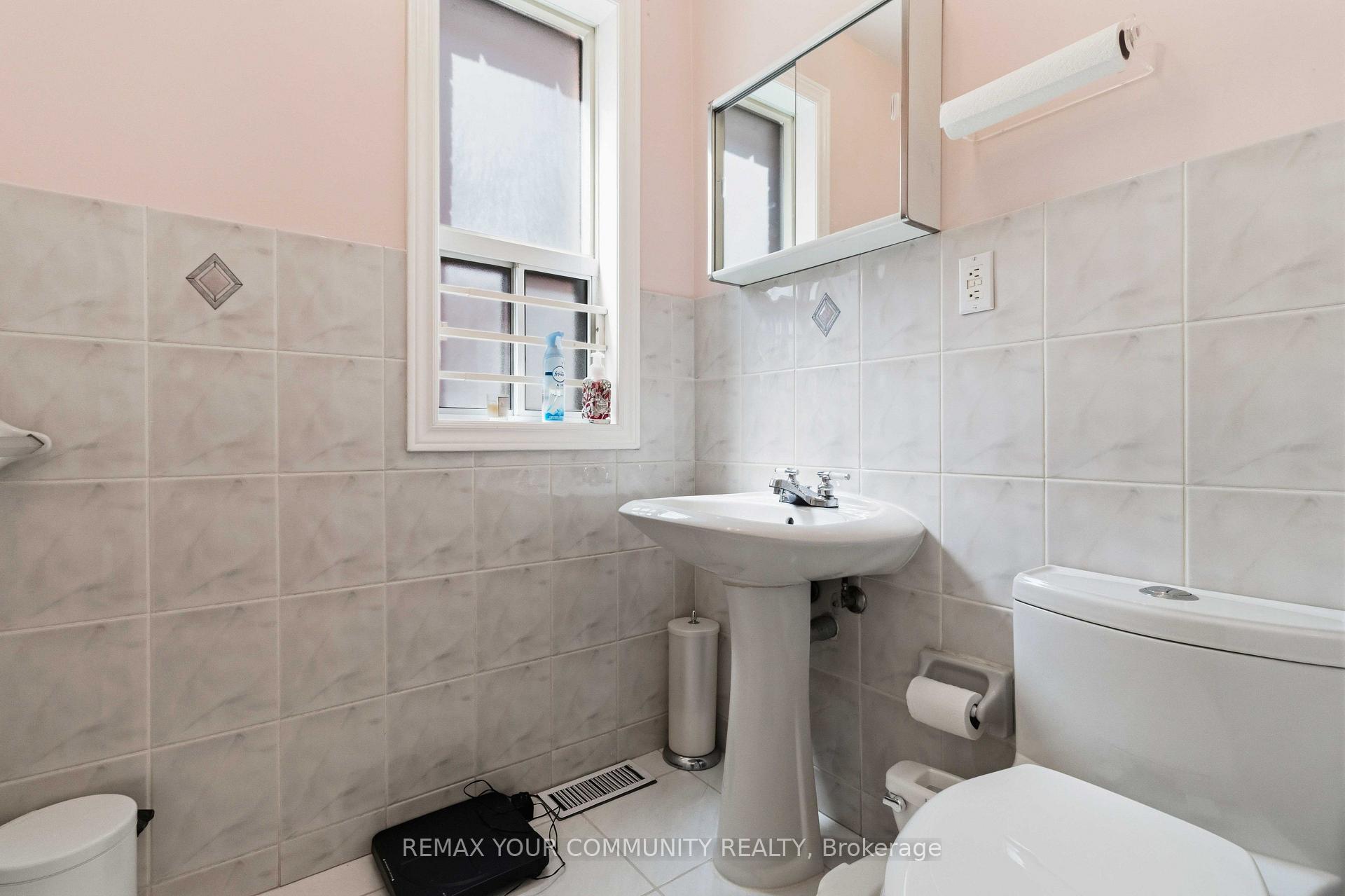 Photo 22 of 32 Kirknewton Road, Toronto, Caledonia-Fairbank — HOMEH