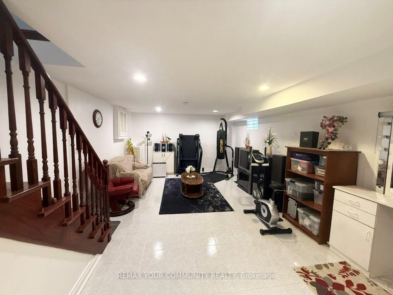 Photo 23 of 32 Kirknewton Road, Toronto, Caledonia-Fairbank — HOMEH