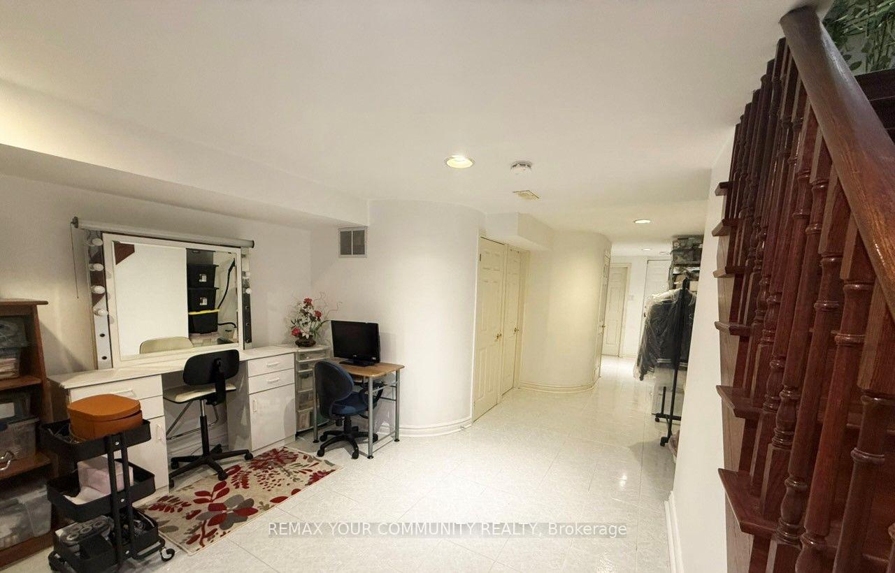 Photo 24 of 32 Kirknewton Road, Toronto, Caledonia-Fairbank — HOMEH
