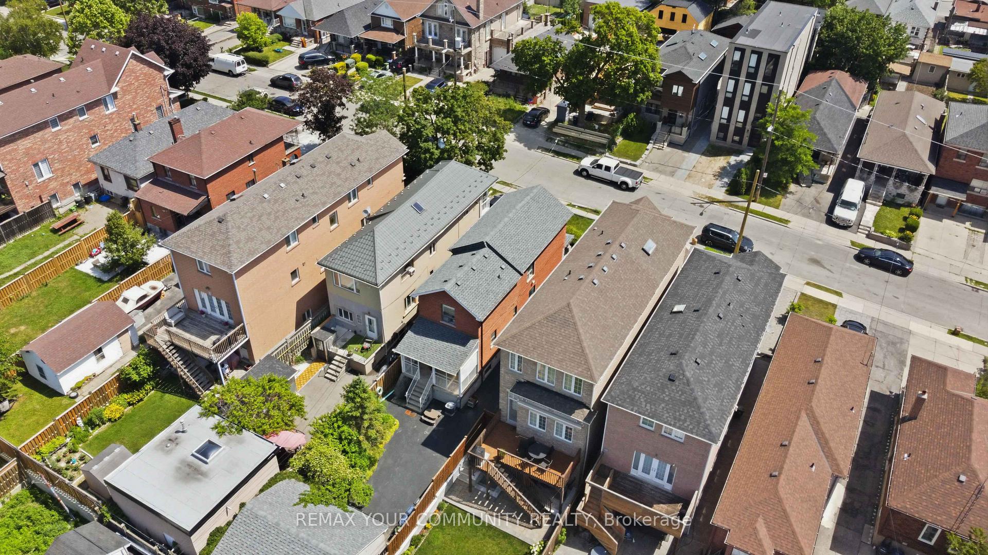 Photo 30 of 32 Kirknewton Road, Toronto, Caledonia-Fairbank — HOMEH