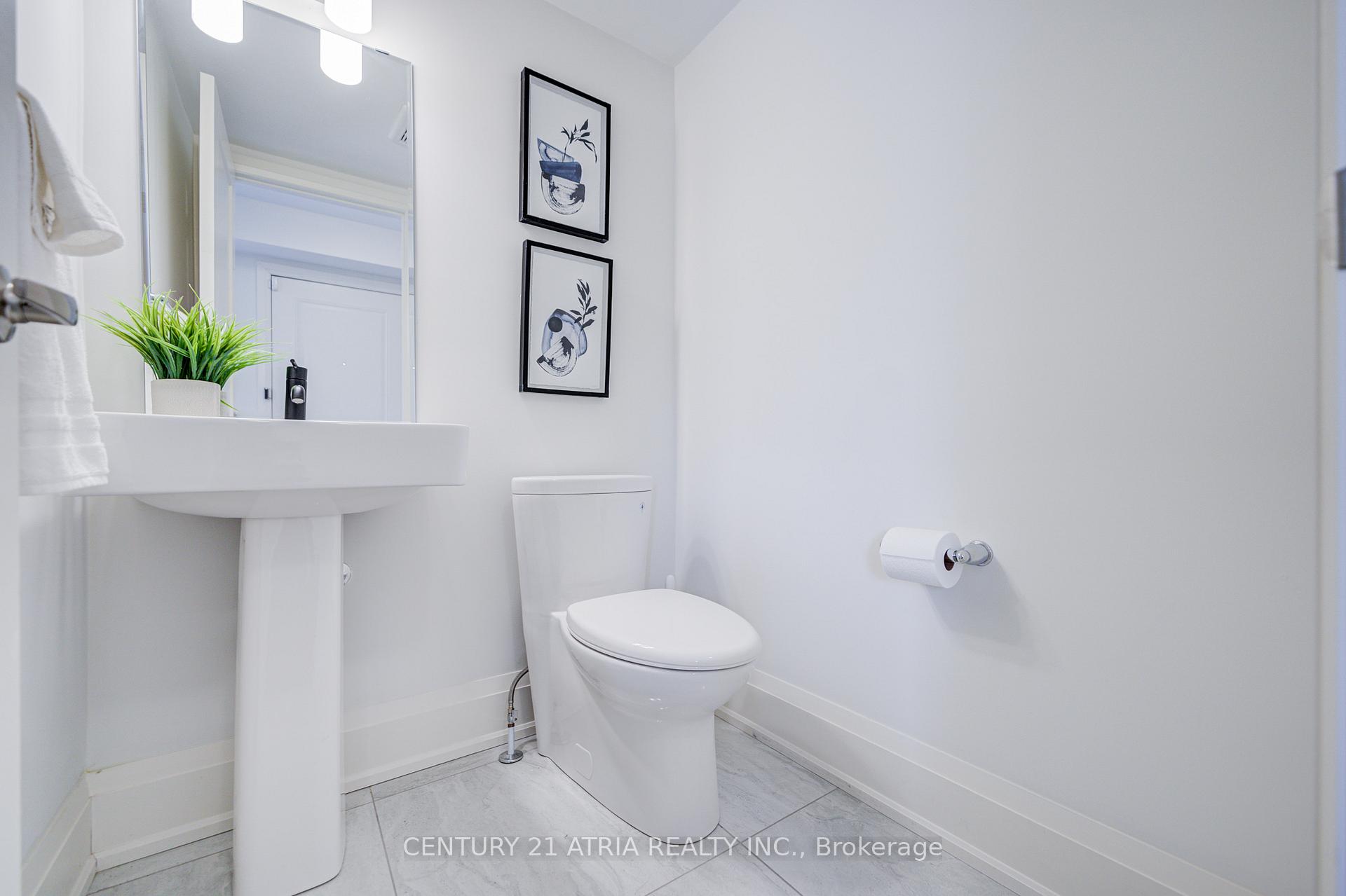 Photo 2 of 49 Cohen Way, Vaughan, Patterson — HOMEH