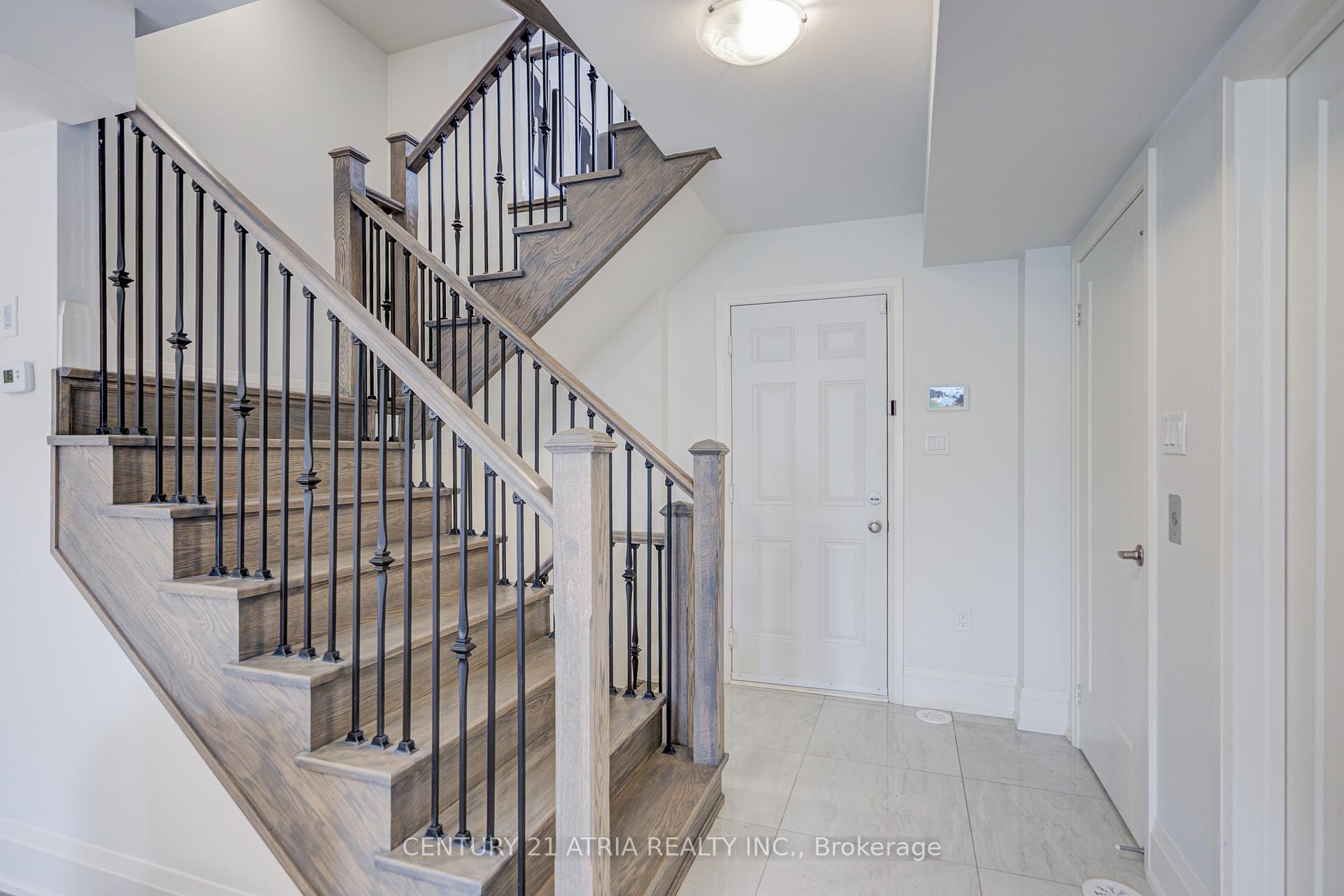 Photo 8 of 49 Cohen Way, Vaughan, Patterson — HOMEH