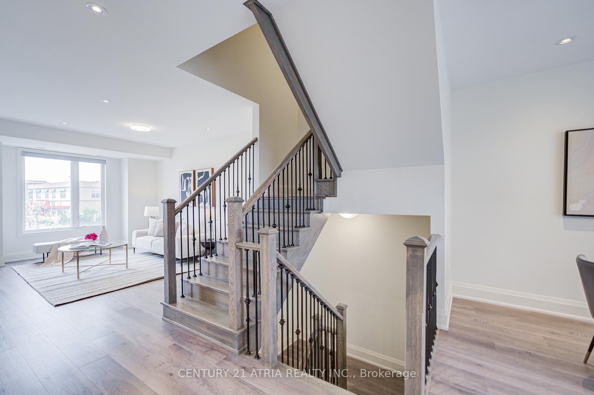 Photo 10 of 49 Cohen Way, Vaughan, Patterson — HOMEH