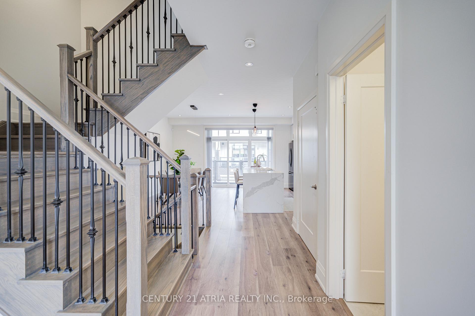 Photo 11 of 49 Cohen Way, Vaughan, Patterson — HOMEH
