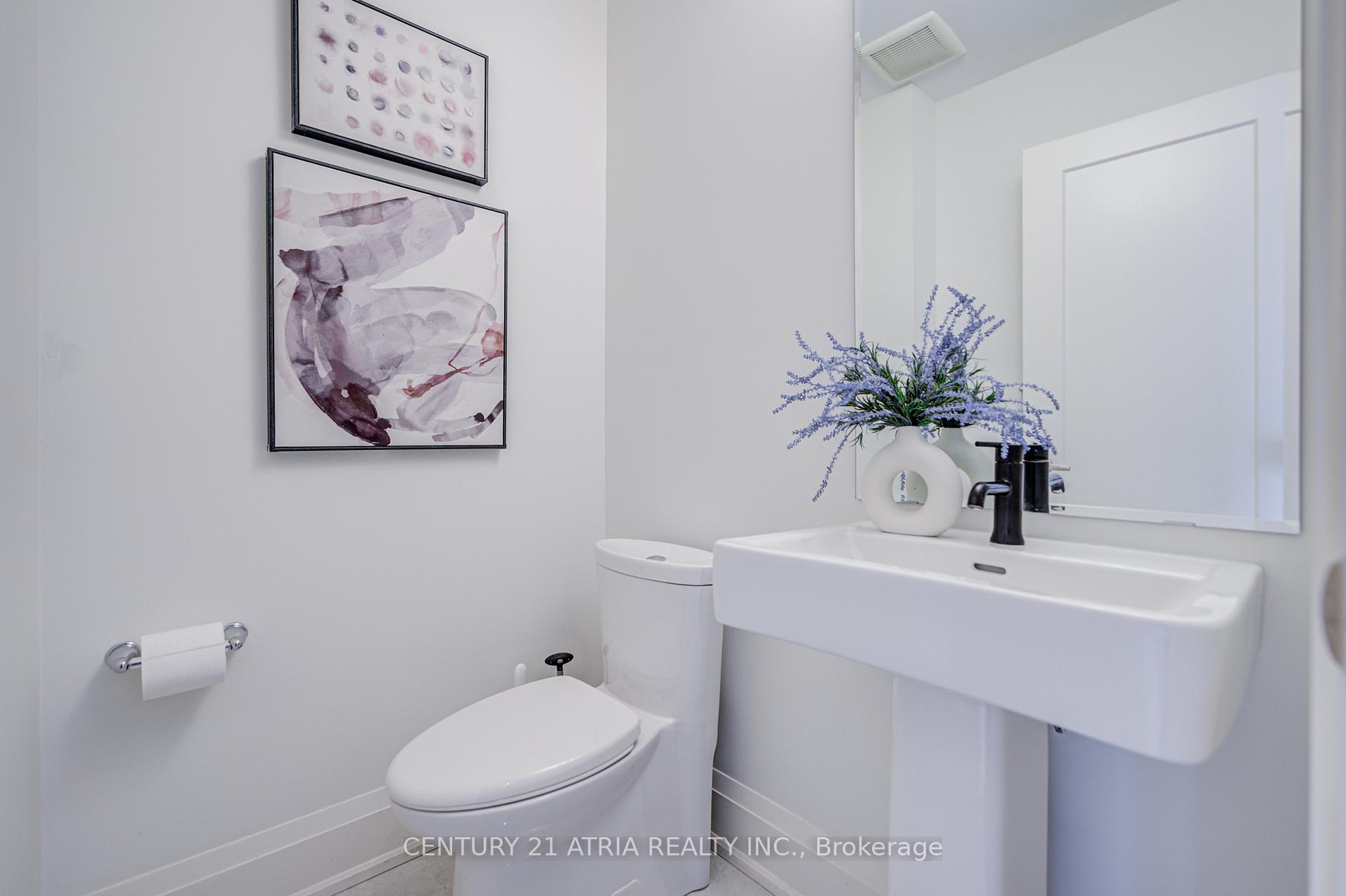 Photo 12 of 49 Cohen Way, Vaughan, Patterson — HOMEH