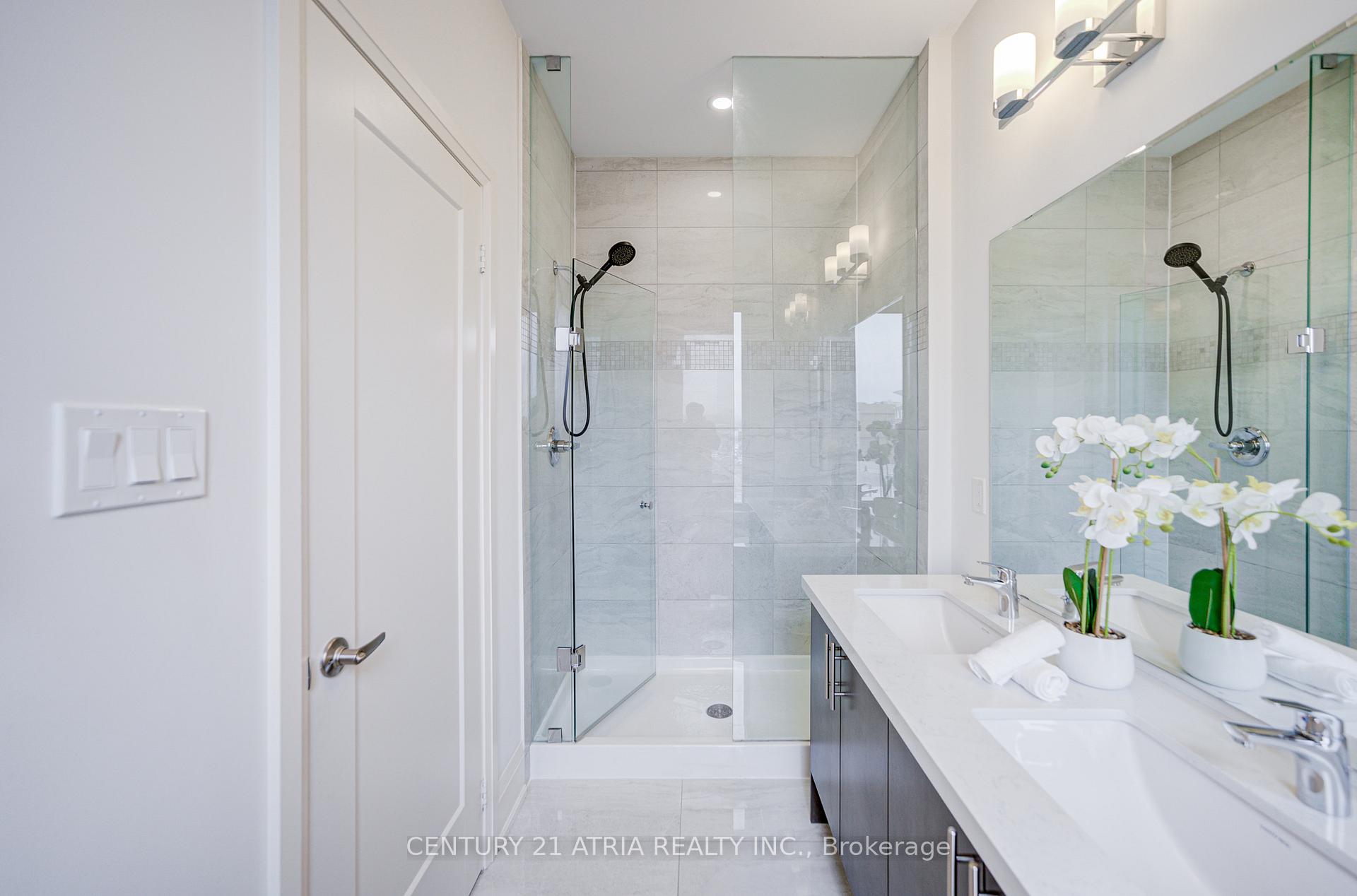 Photo 24 of 49 Cohen Way, Vaughan, Patterson — HOMEH