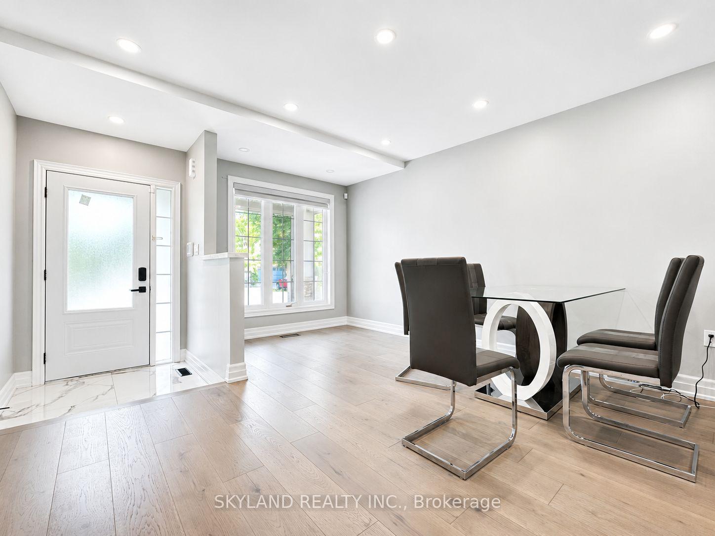 Photo 2 of 12 Silver Linden Drive, Richmond Hill, Langstaff — HOMEH