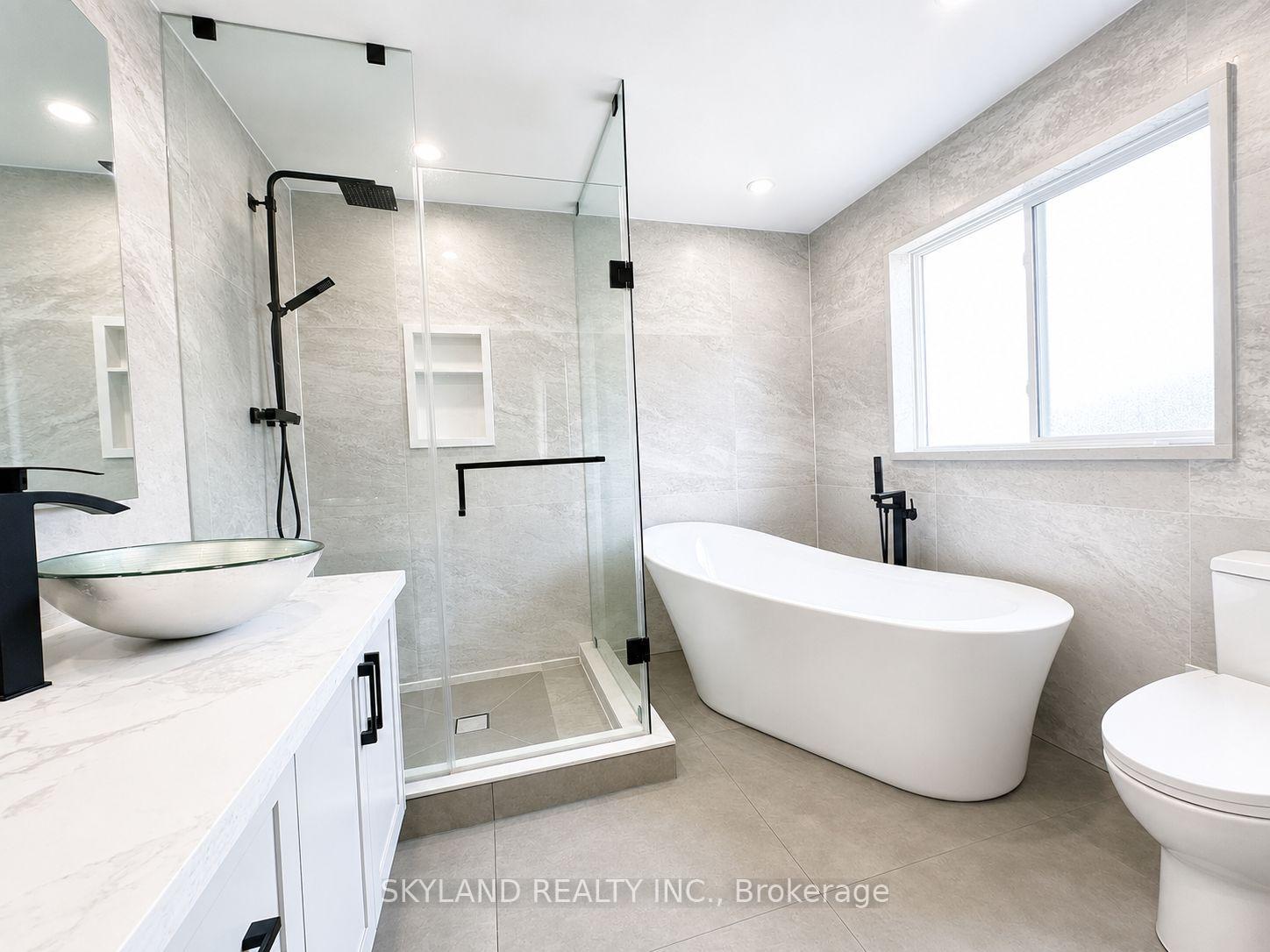 Photo 7 of 12 Silver Linden Drive, Richmond Hill, Langstaff — HOMEH
