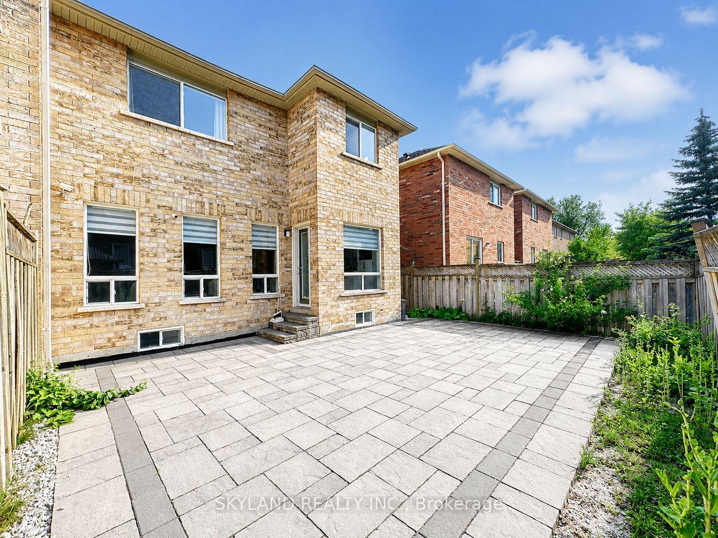 Photo 8 of 12 Silver Linden Drive, Richmond Hill, Langstaff — HOMEH