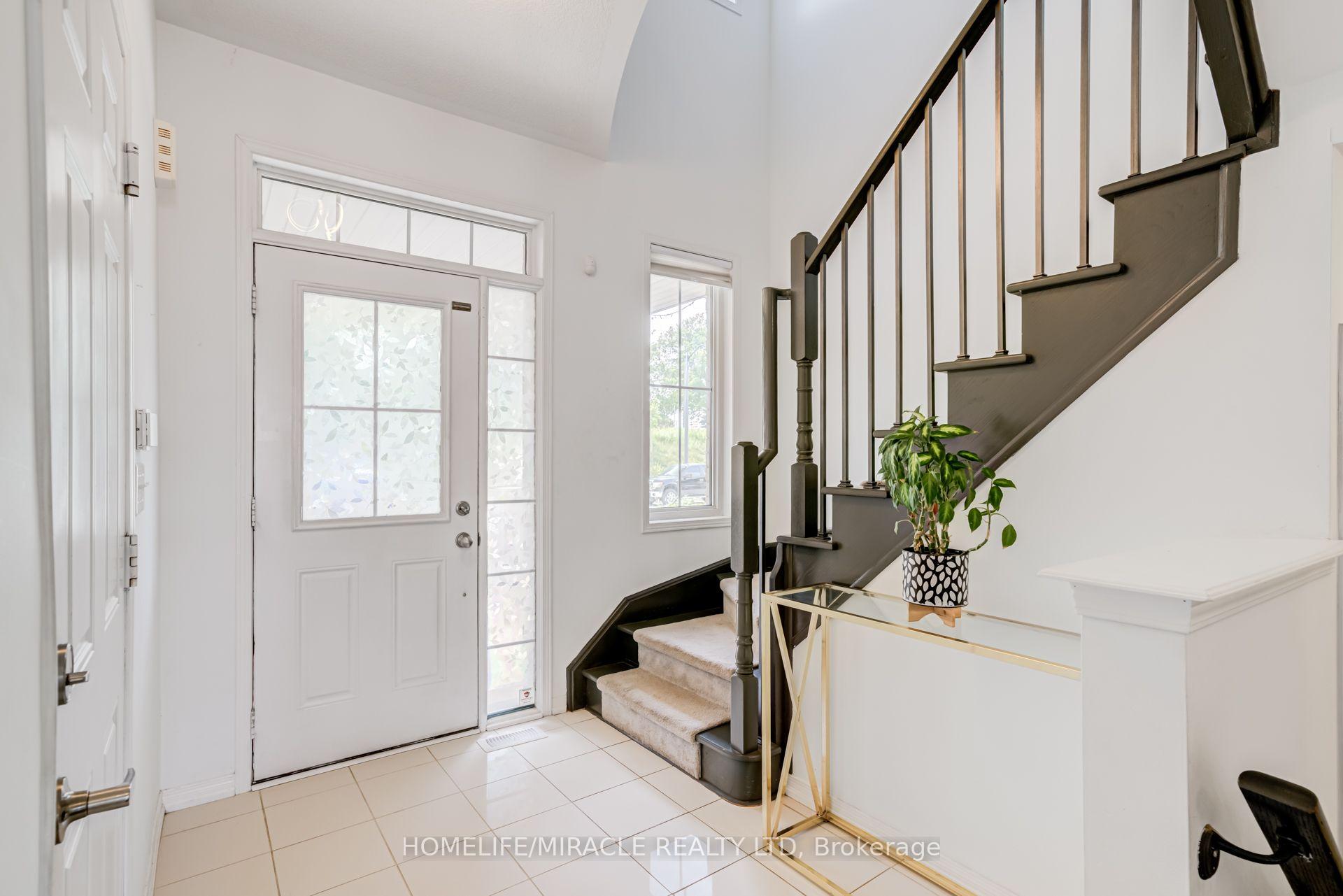 Photo 3 of 118 Cauthers Crescent, New Tecumseth, Alliston — HOMEH