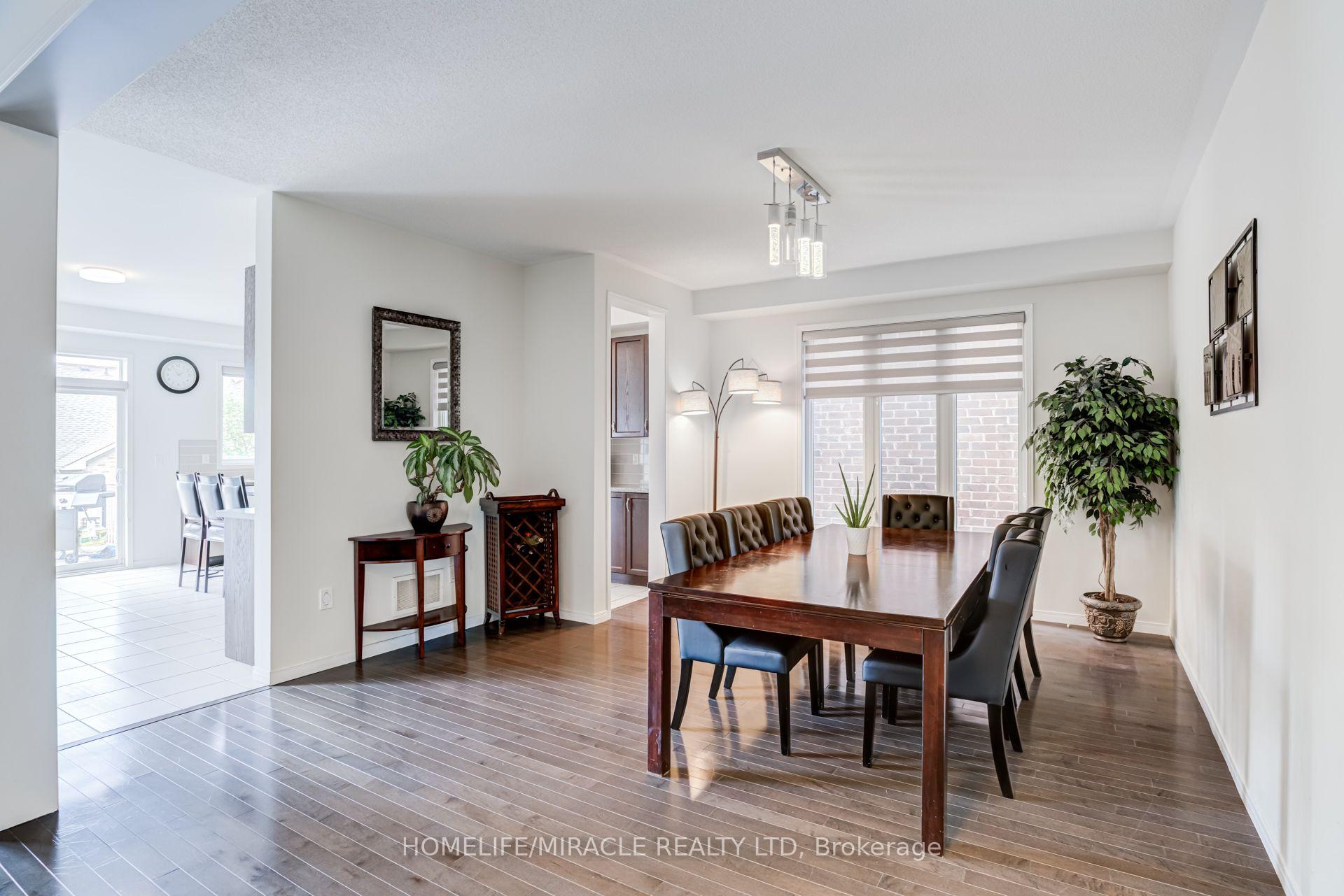 Photo 8 of 118 Cauthers Crescent, New Tecumseth, Alliston — HOMEH