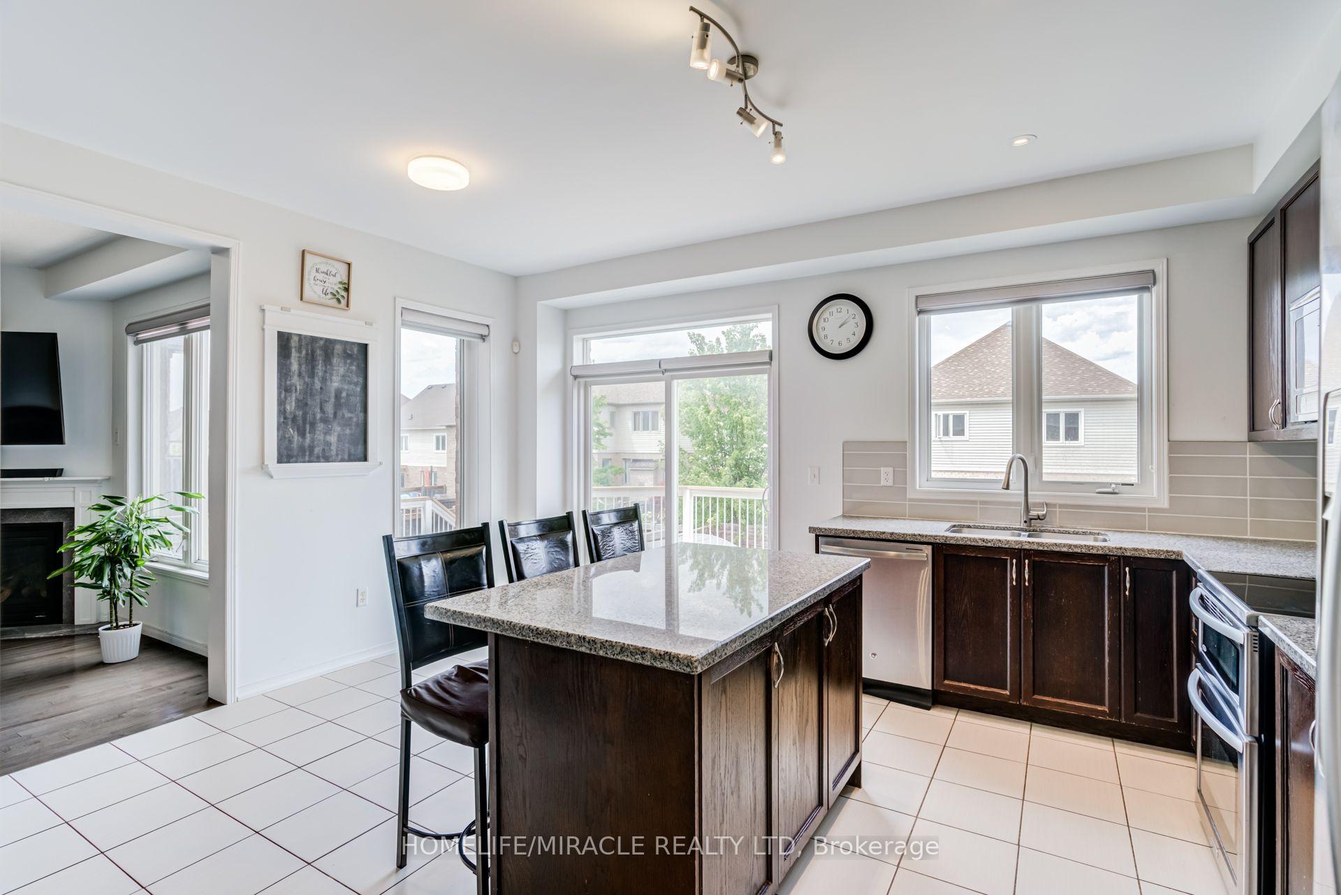 Photo 12 of 118 Cauthers Crescent, New Tecumseth, Alliston — HOMEH