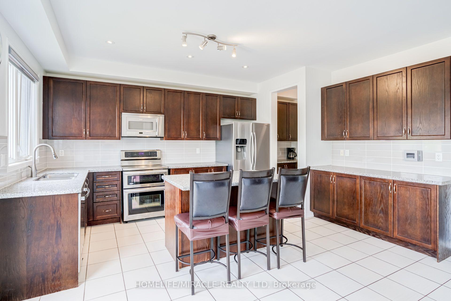 Photo 15 of 118 Cauthers Crescent, New Tecumseth, Alliston — HOMEH