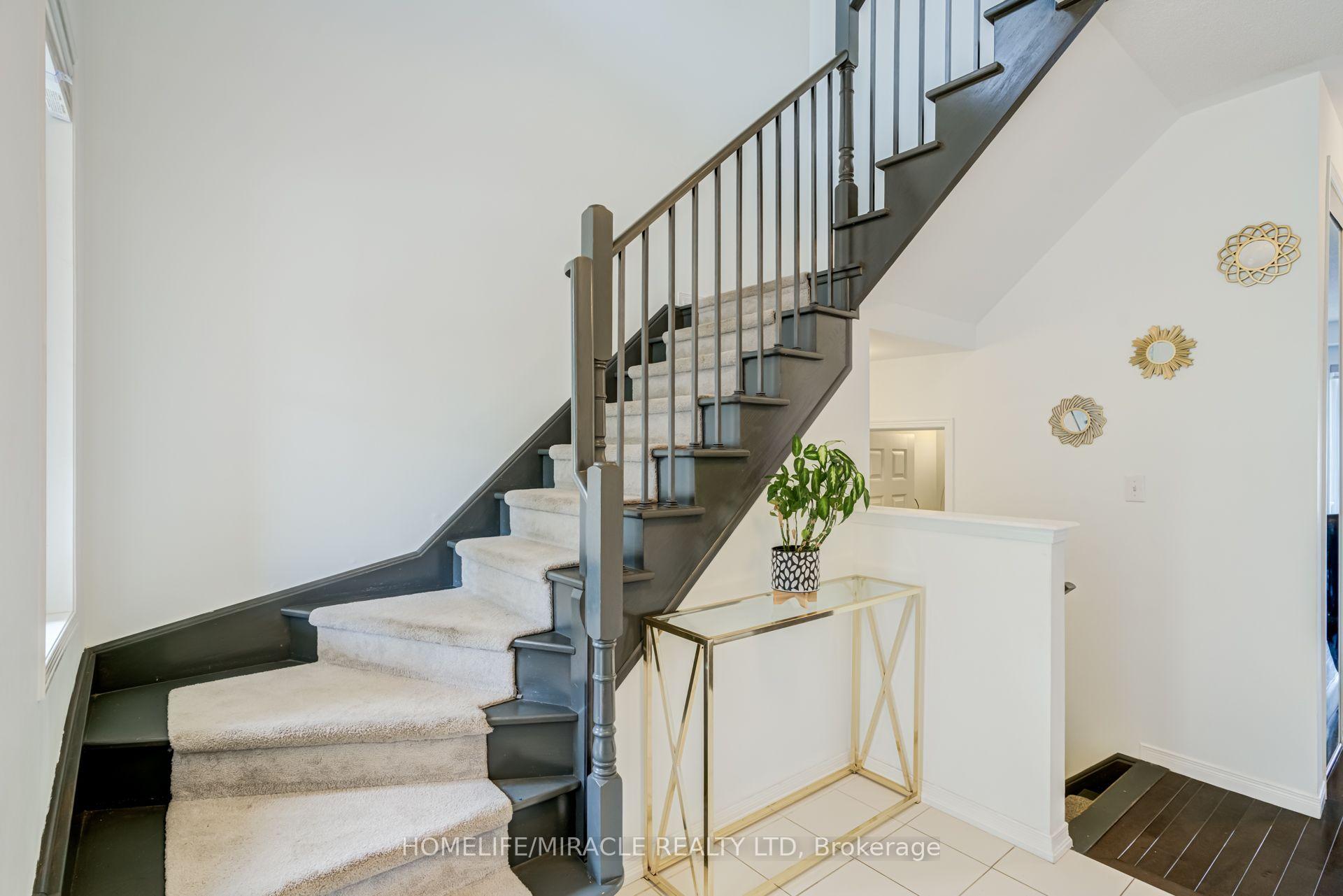 Photo 20 of 118 Cauthers Crescent, New Tecumseth, Alliston — HOMEH
