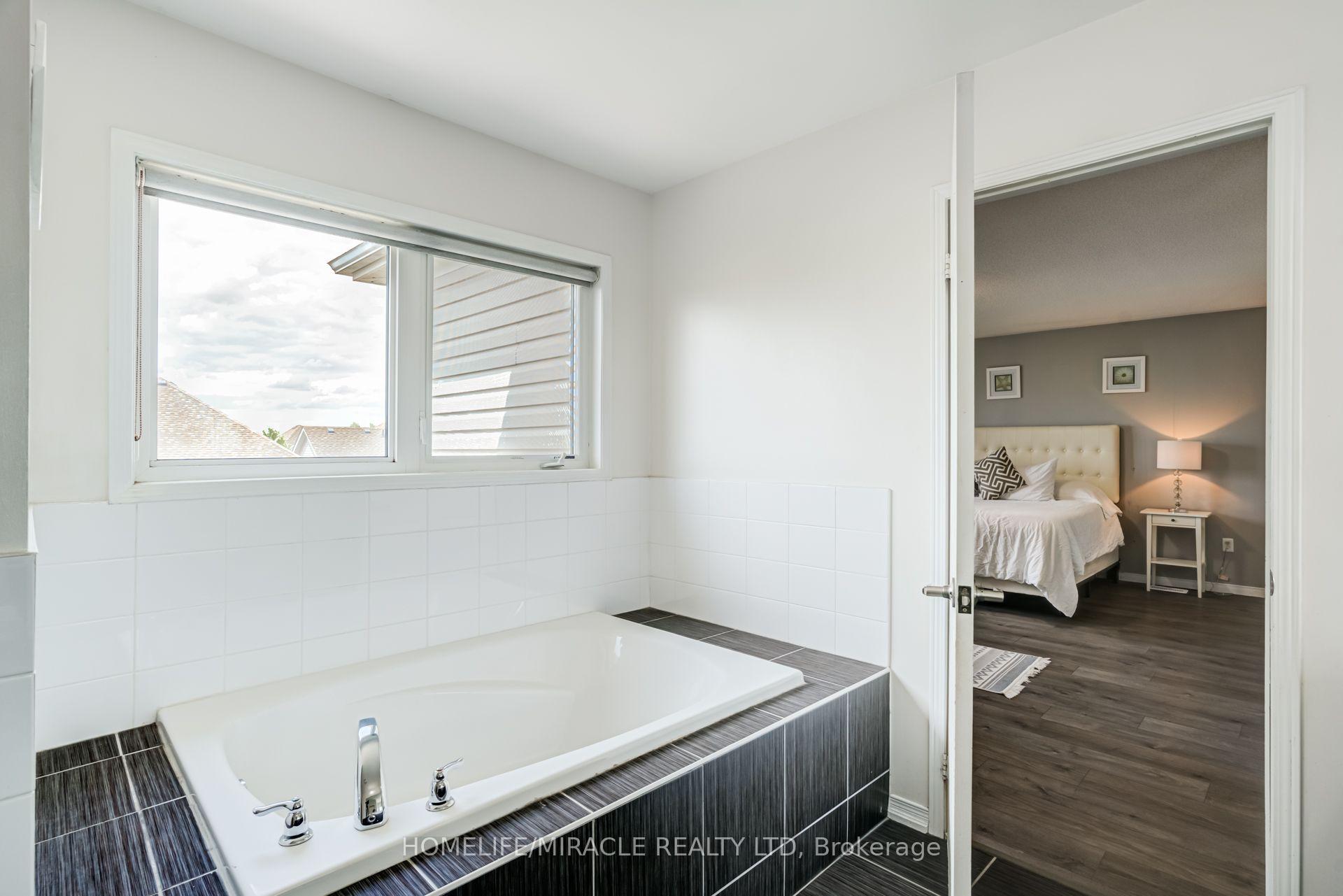 Photo 30 of 118 Cauthers Crescent, New Tecumseth, Alliston — HOMEH