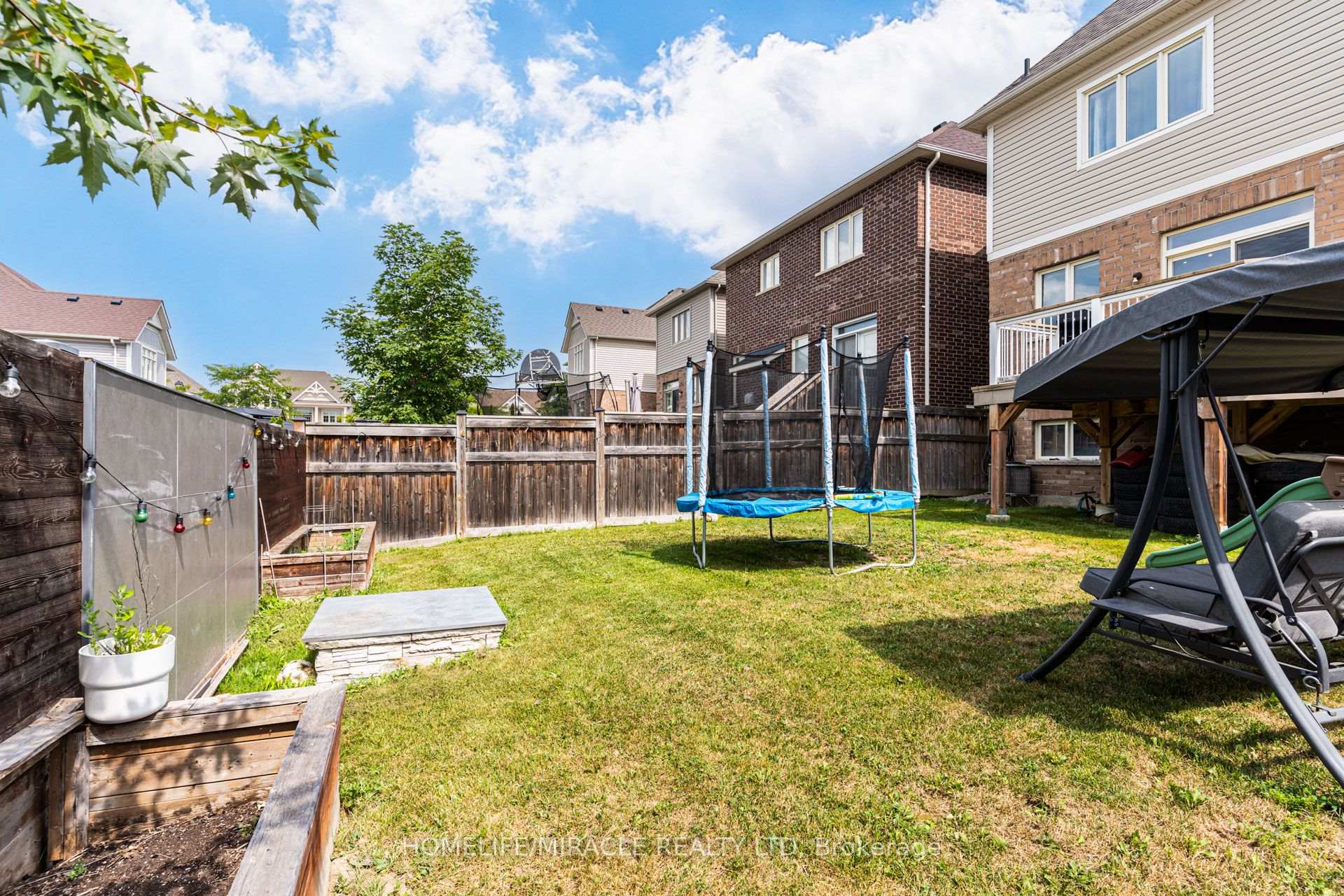 Photo 46 of 118 Cauthers Crescent, New Tecumseth, Alliston — HOMEH