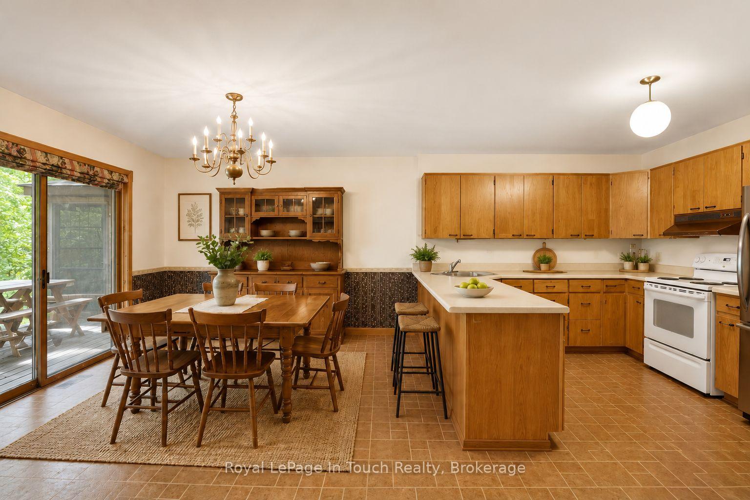 Photo 10 of 54 Lackie Crescent, Tiny, Rural Tiny — HOMEH
