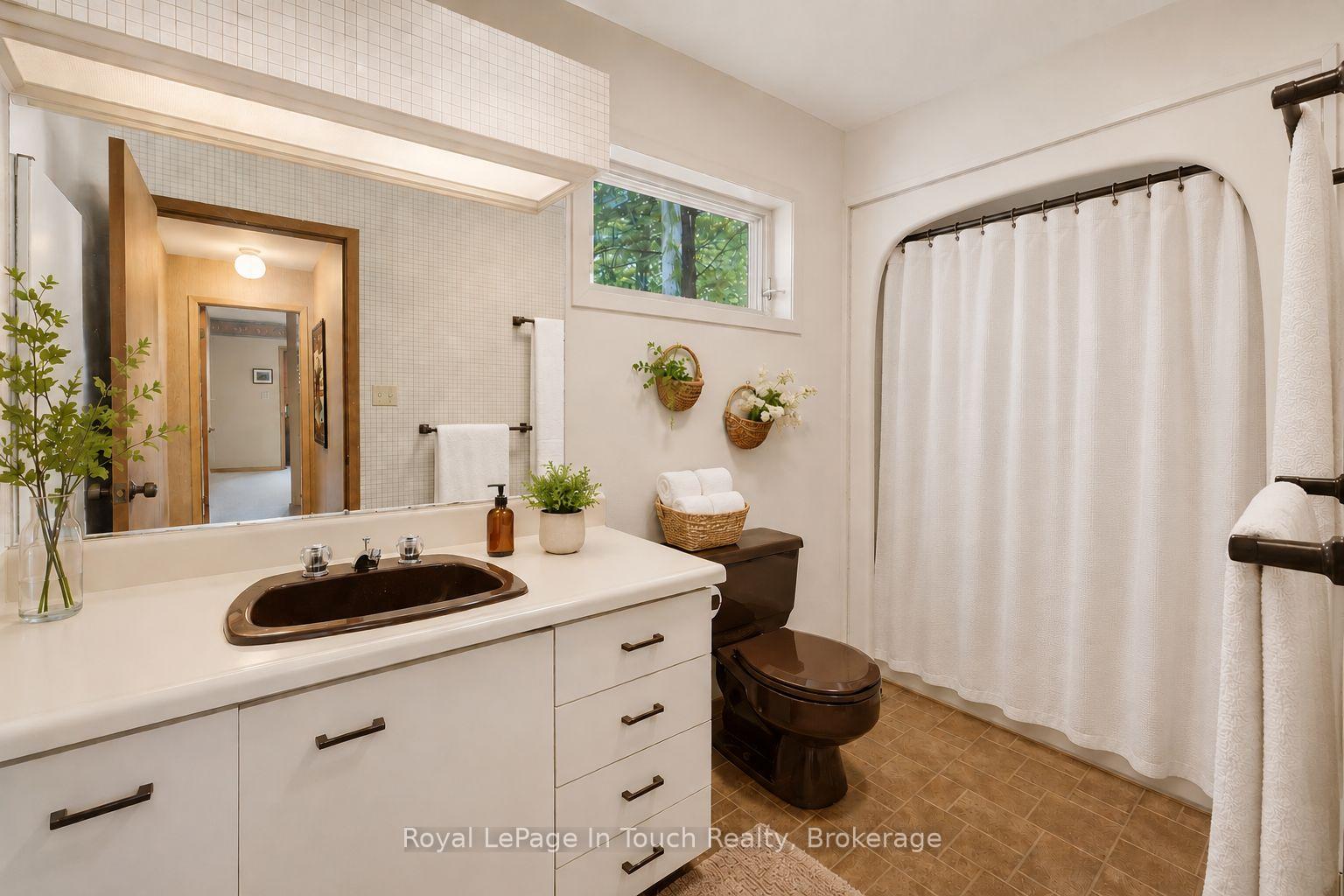 Photo 12 of 54 Lackie Crescent, Tiny, Rural Tiny — HOMEH