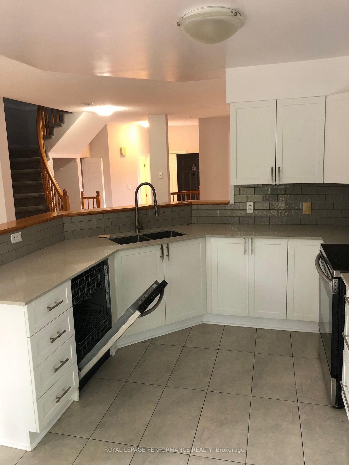 Photo 3 of 3827 Crowsnest Avenue, Ottawa, Quinterra — HOMEH
