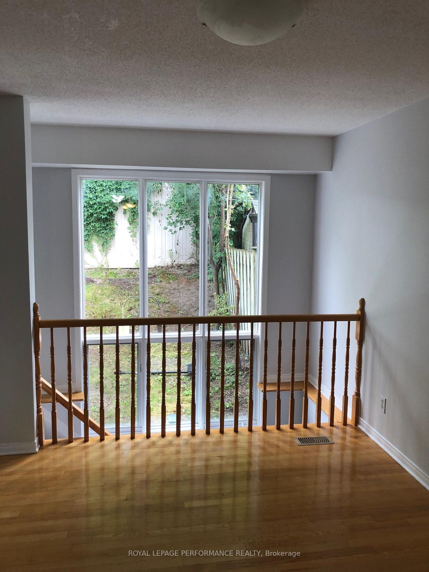 Photo 4 of 3827 Crowsnest Avenue, Ottawa, Quinterra — HOMEH