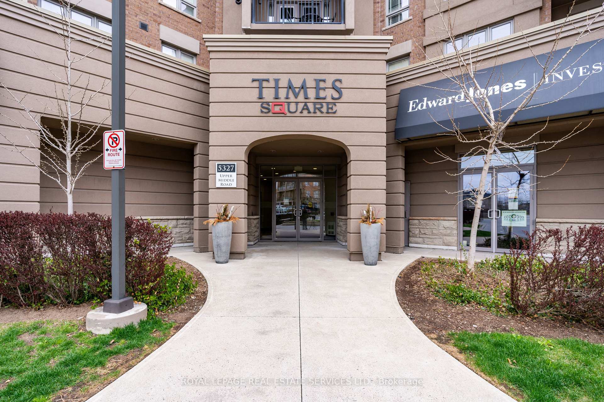 Photo 2 of Unit 404, 5327 Upper Middle Road, Burlington, Orchard — HOMEH