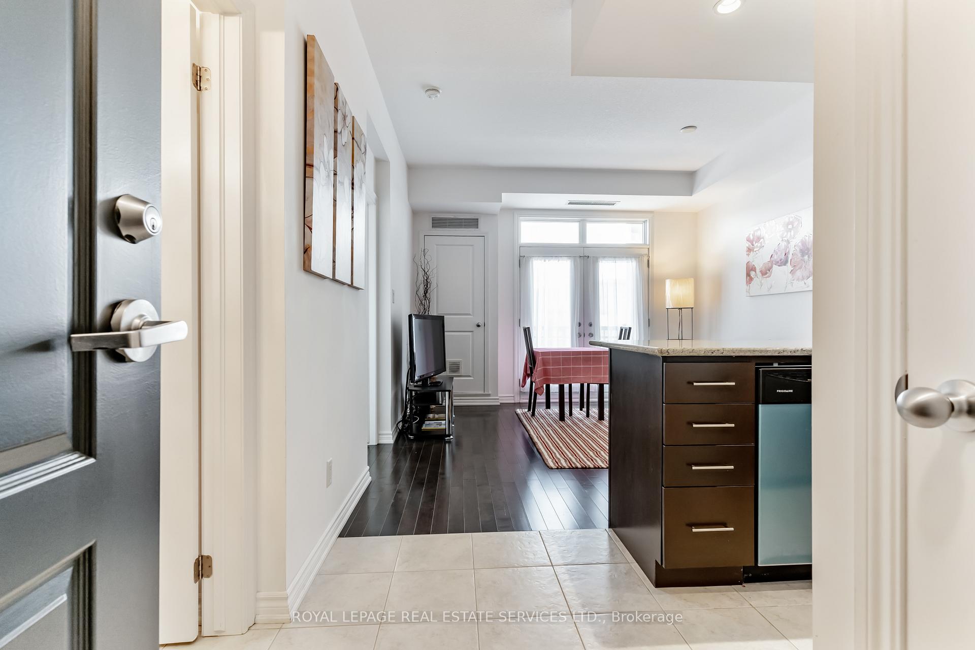 Photo 3 of Unit 404, 5327 Upper Middle Road, Burlington, Orchard — HOMEH