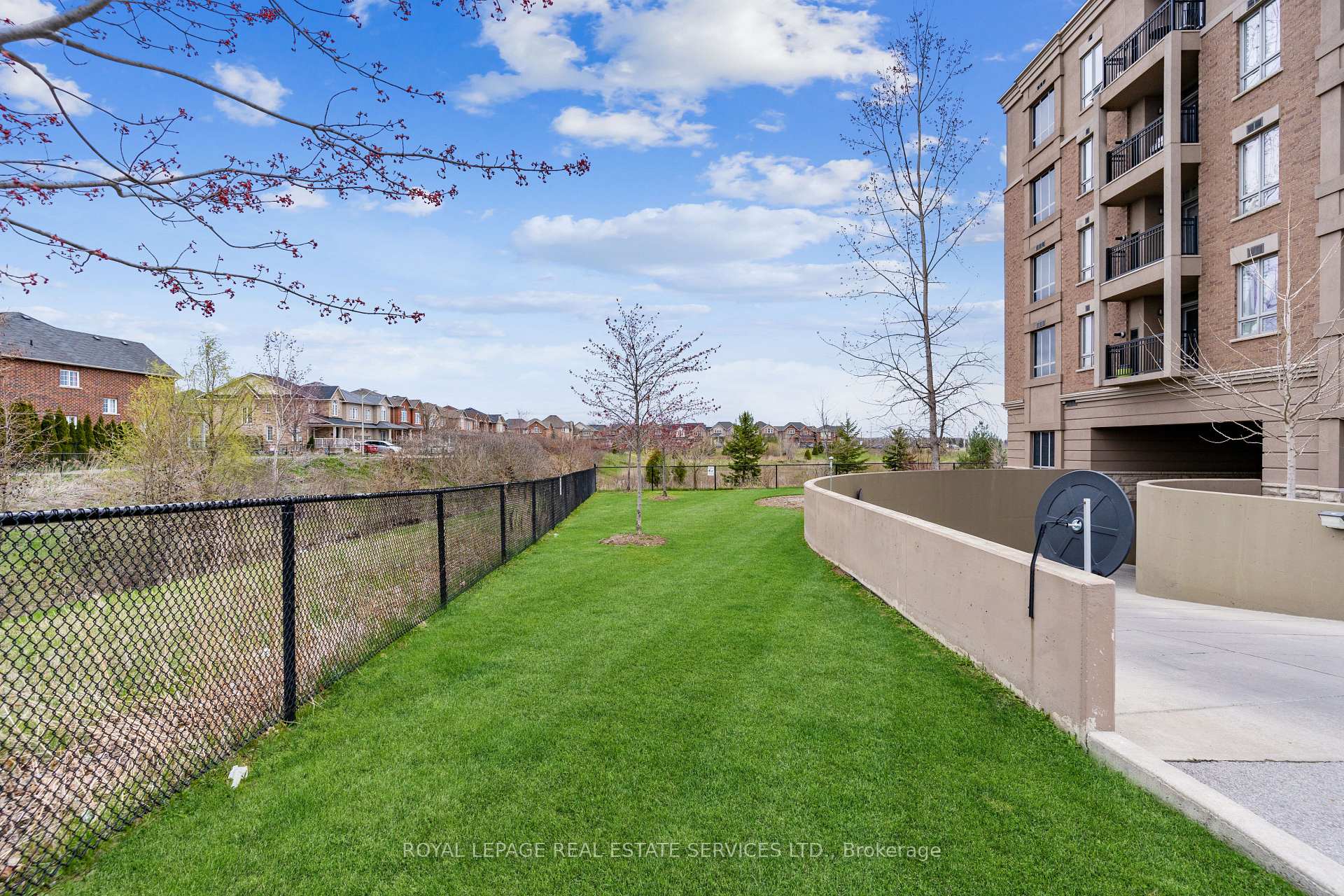 Photo 23 of Unit 404, 5327 Upper Middle Road, Burlington, Orchard — HOMEH