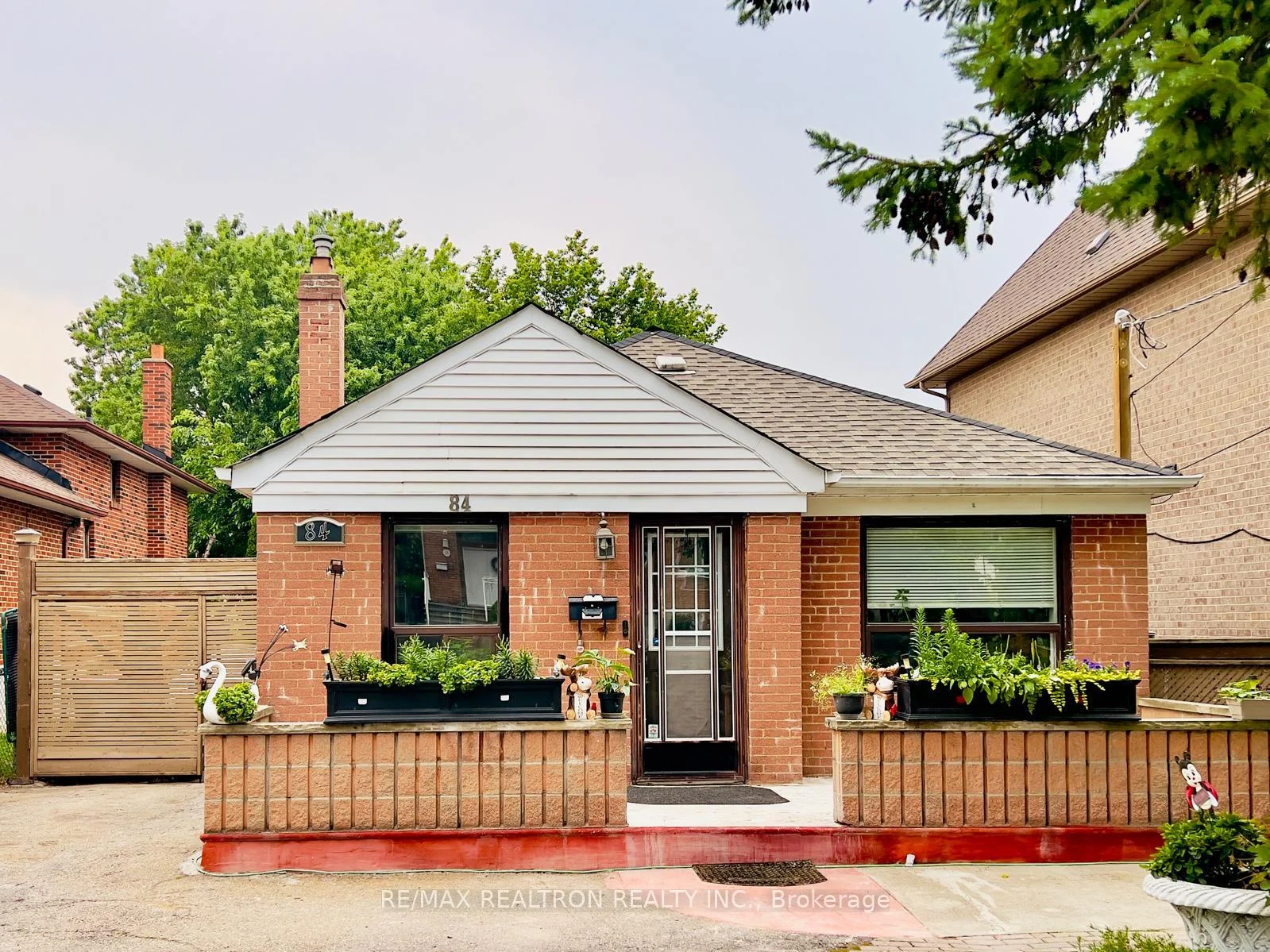 Front of 84 Ranee Avenue