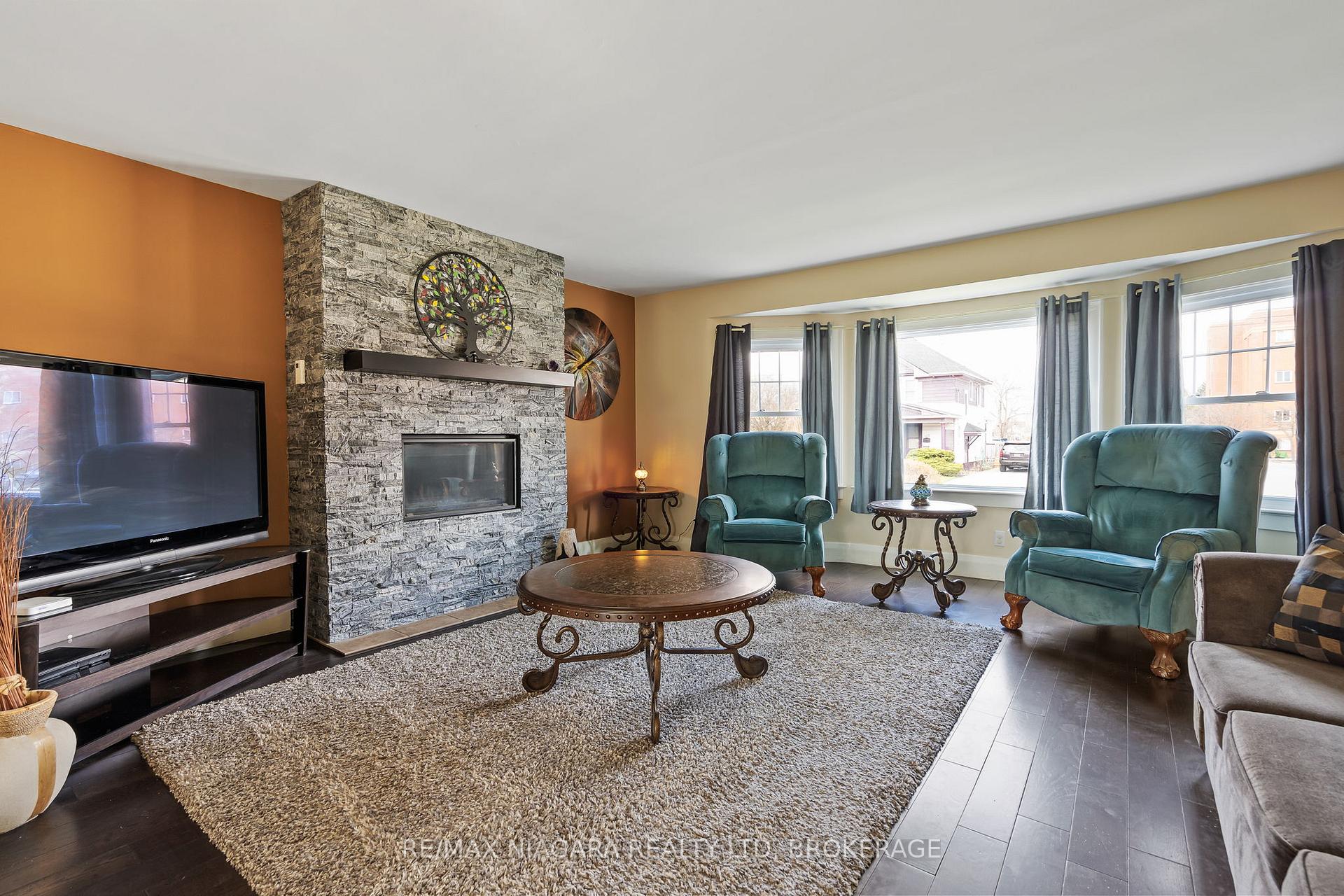 Photo 6 of 124 Neff Street, Port Colborne, Main Street — HOMEH
