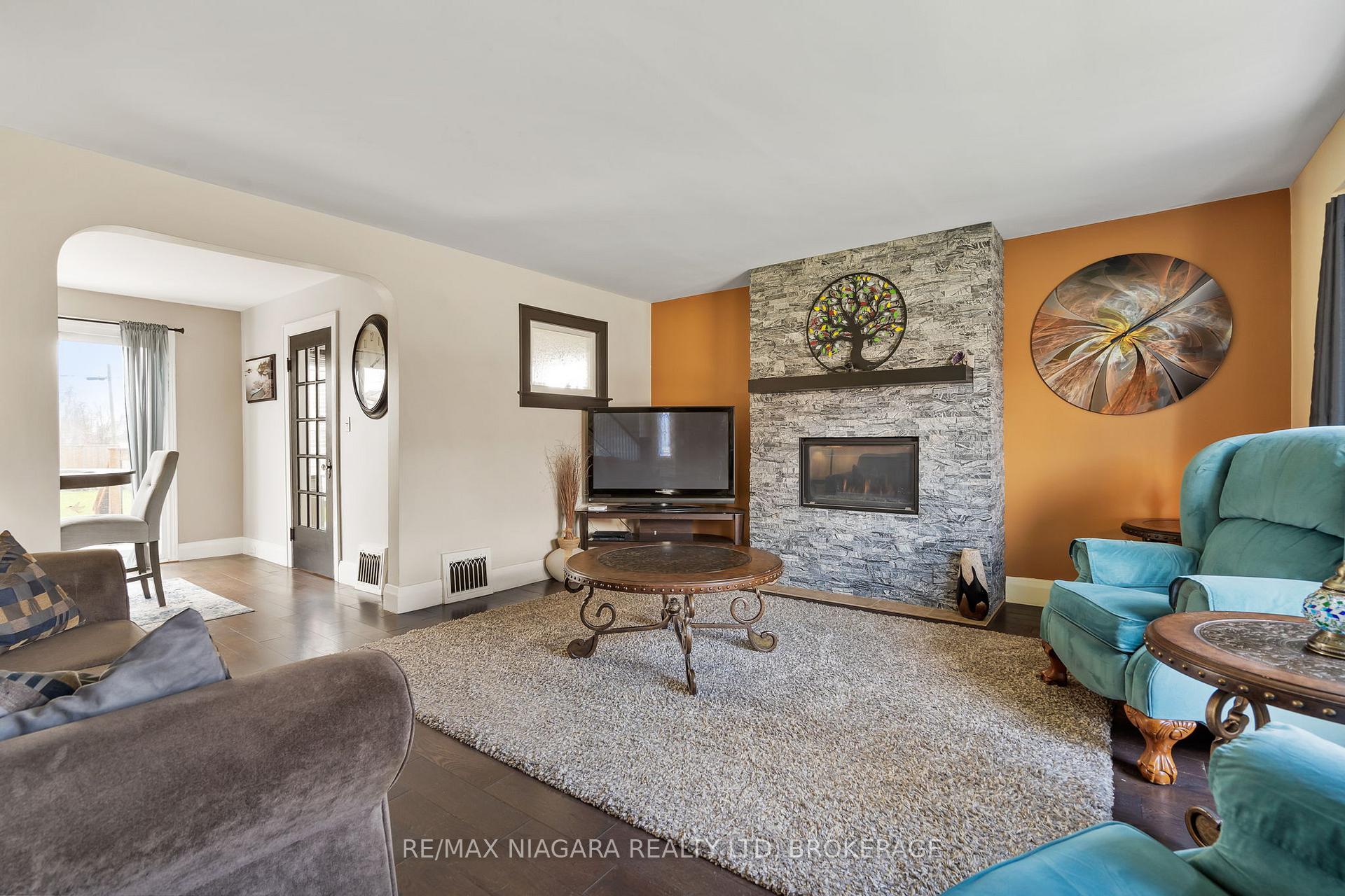 Photo 7 of 124 Neff Street, Port Colborne, Main Street — HOMEH