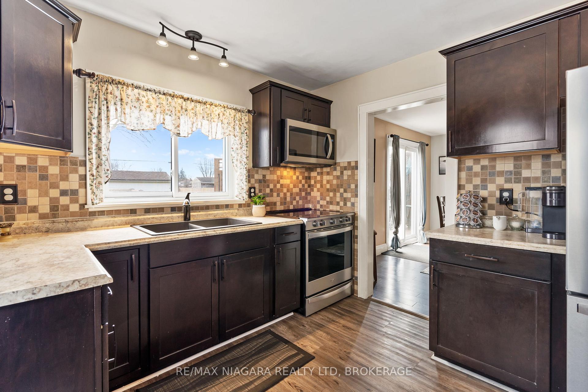 Photo 10 of 124 Neff Street, Port Colborne, Main Street — HOMEH
