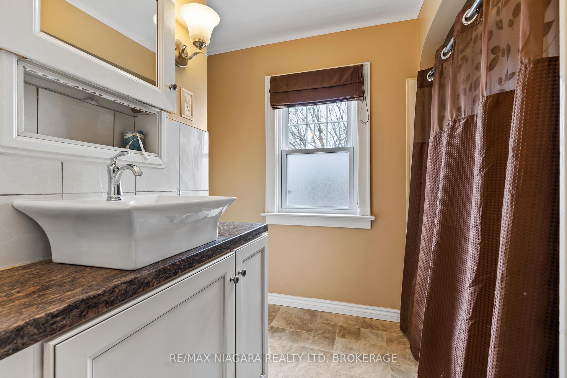 Photo 18 of 124 Neff Street, Port Colborne, Main Street — HOMEH