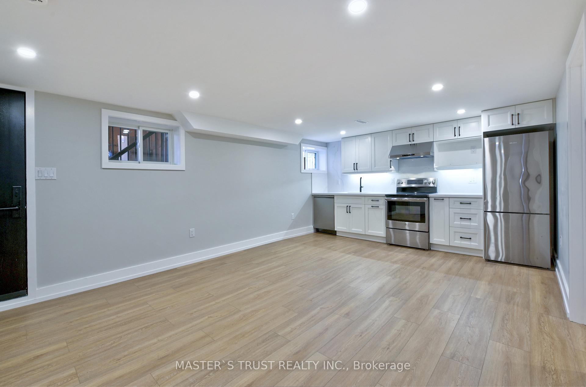 Photo 3 of Unit Unit 2, 28 Florence Drive, Oakville, Central — HOMEH
