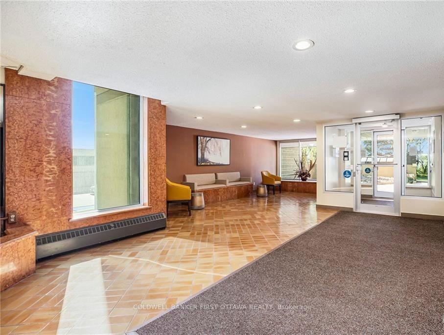 Photo 2 of Unit 510, 555 Brittany Drive, Ottawa, Viscount Alexander Park — HOMEH