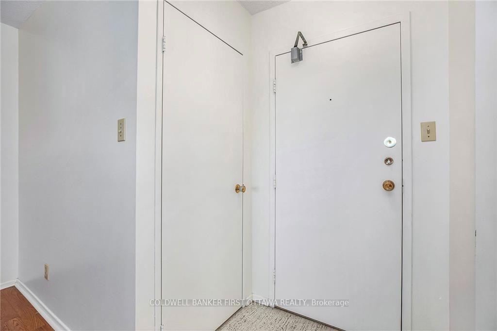 Photo 3 of Unit 510, 555 Brittany Drive, Ottawa, Viscount Alexander Park — HOMEH