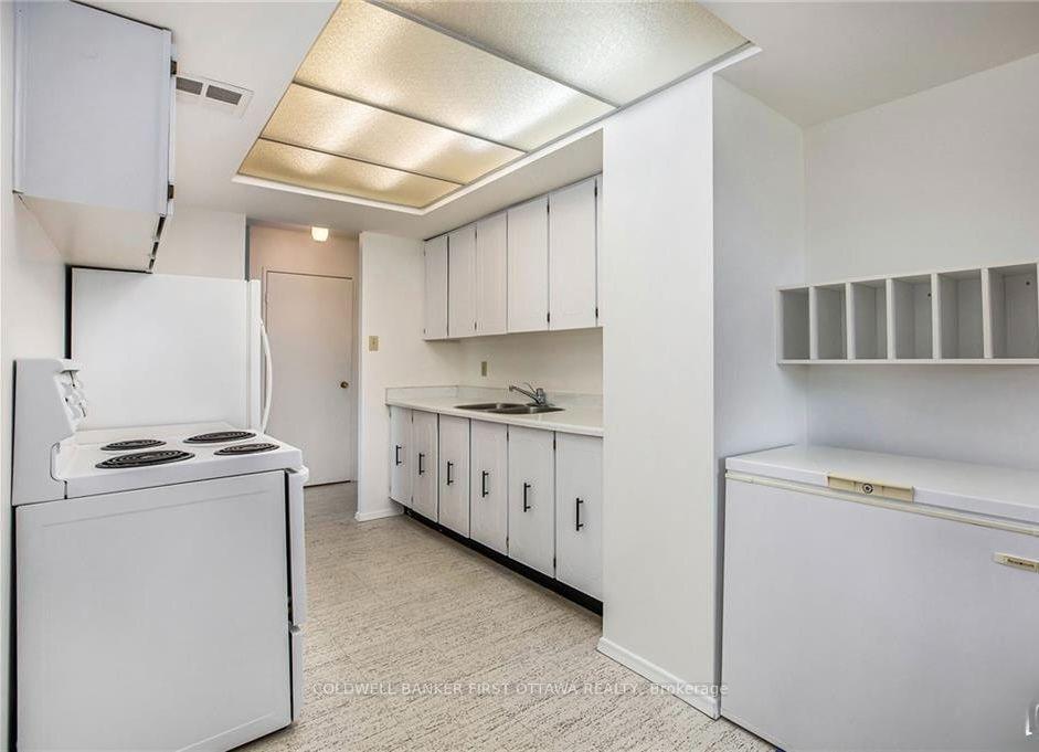 Photo 5 of Unit 510, 555 Brittany Drive, Ottawa, Viscount Alexander Park — HOMEH
