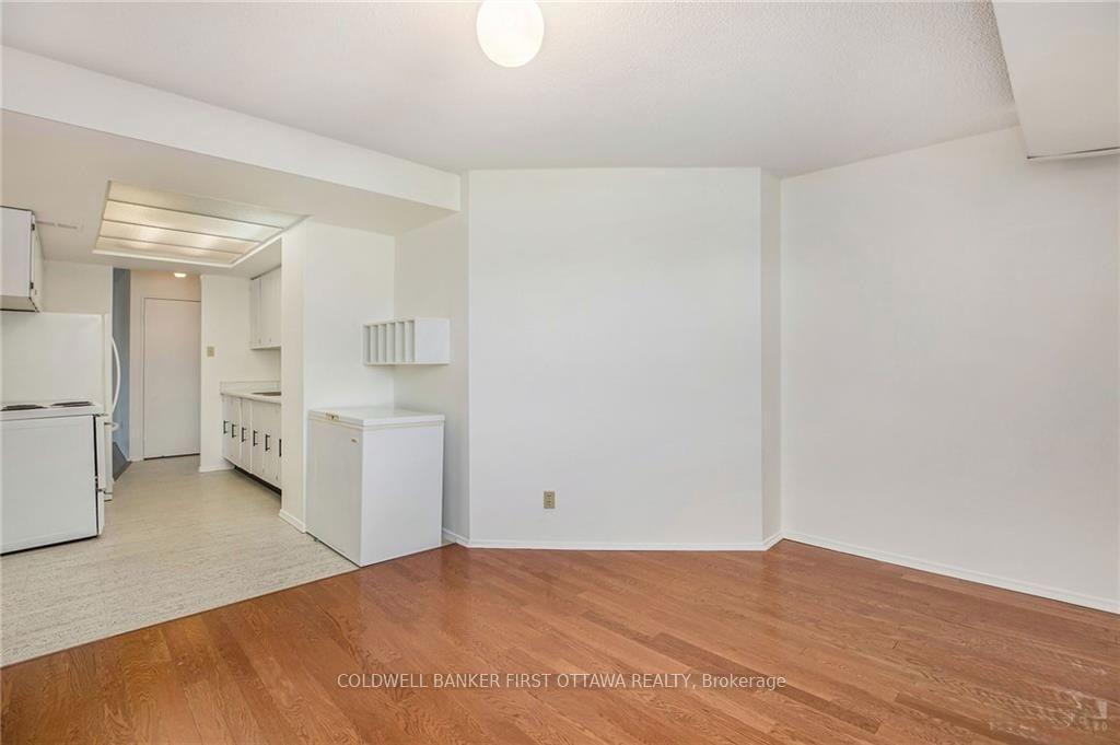 Photo 6 of Unit 510, 555 Brittany Drive, Ottawa, Viscount Alexander Park — HOMEH